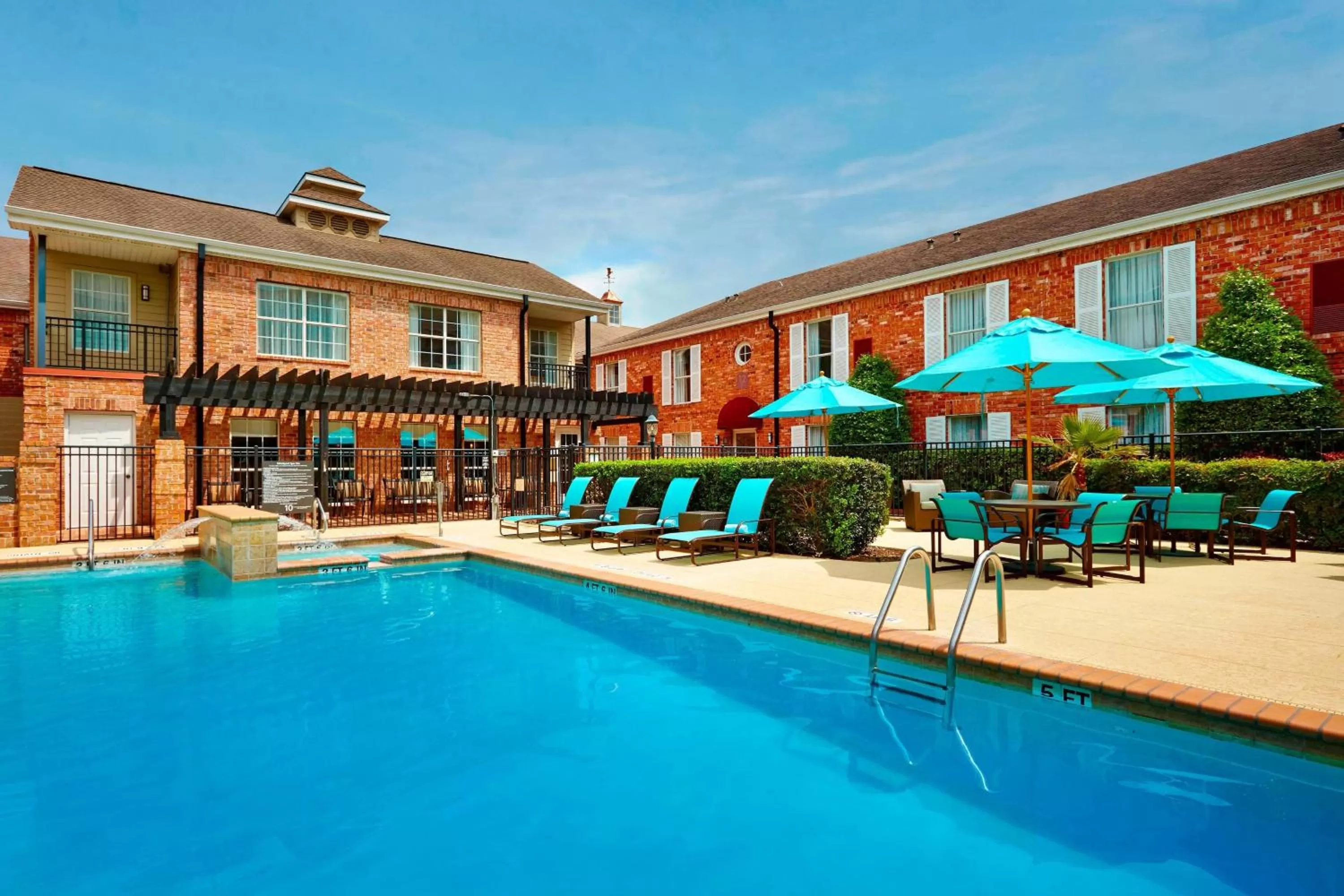 Swimming pool in Residence Inn Houston by The Galleria