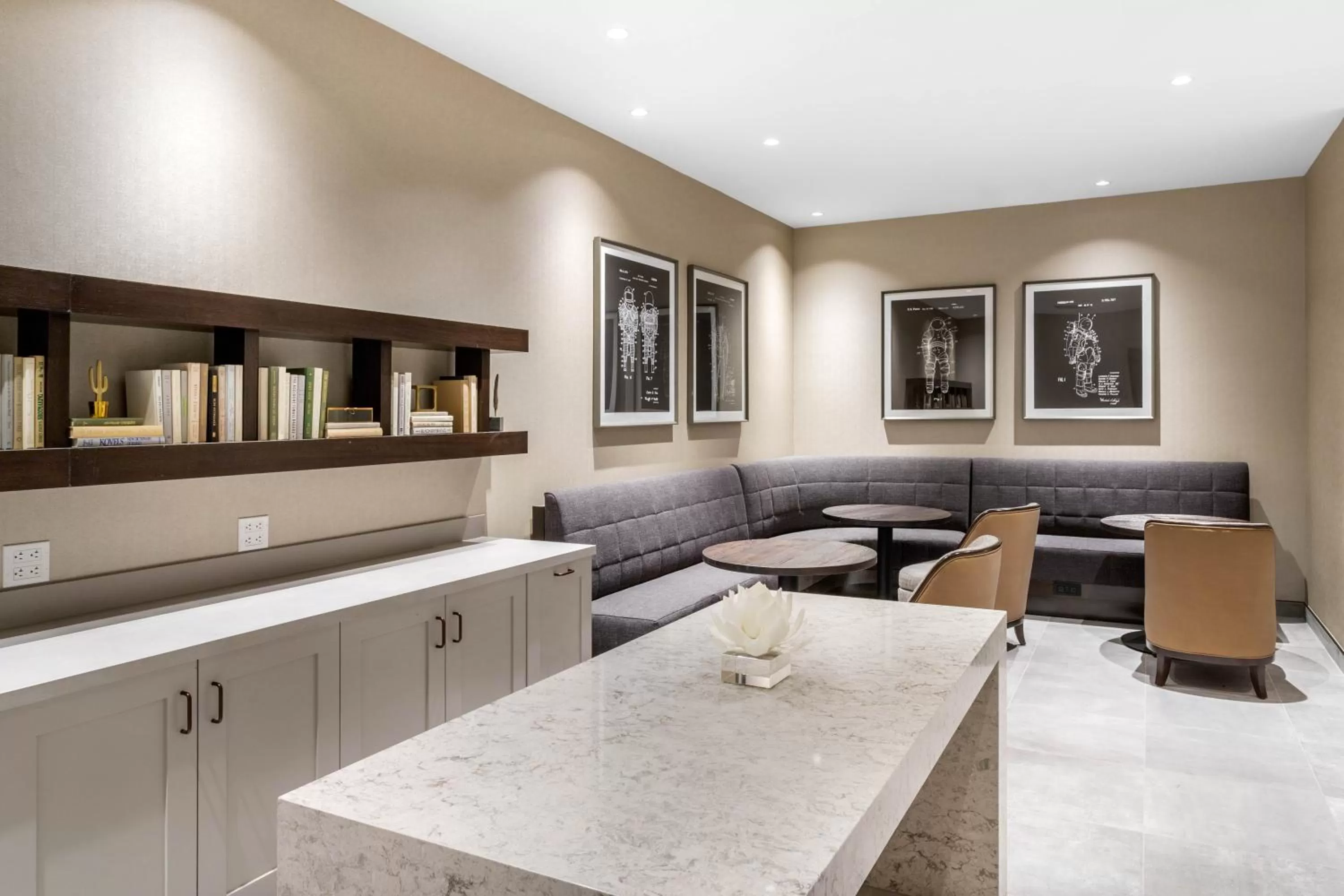 Seating area in Omni Houston Hotel