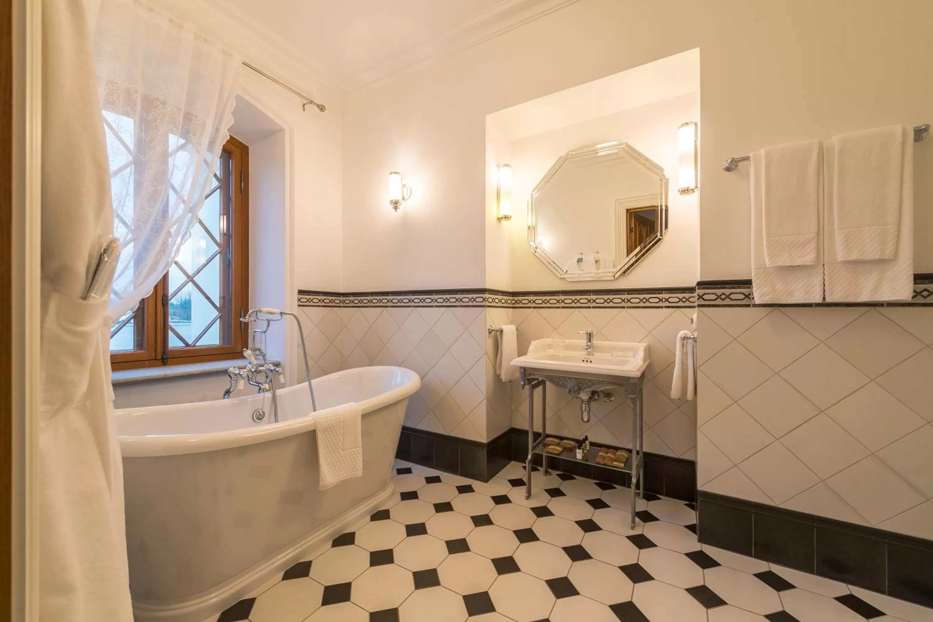 Shower in Schloss Fall, Keila-Joa