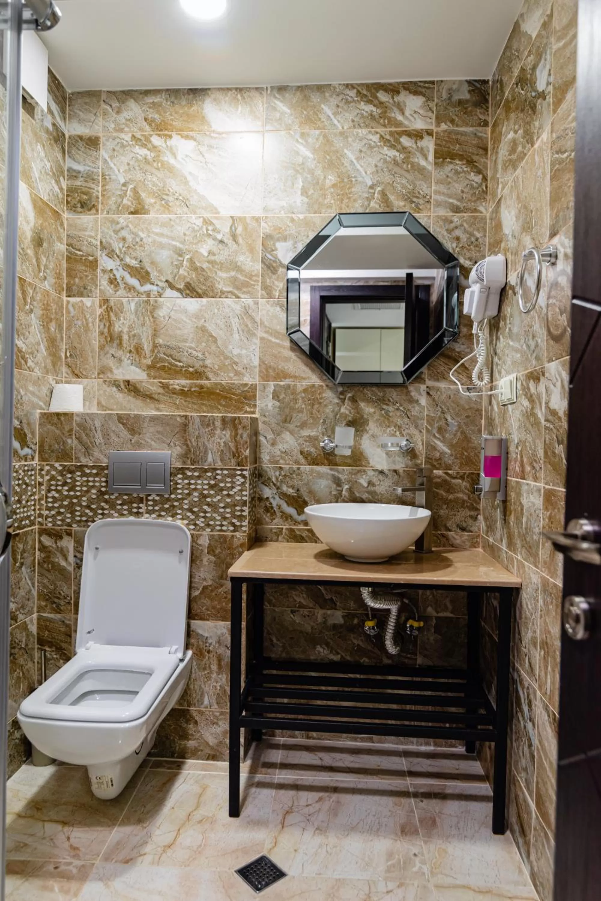 Bathroom in Royal Plaza Hotel