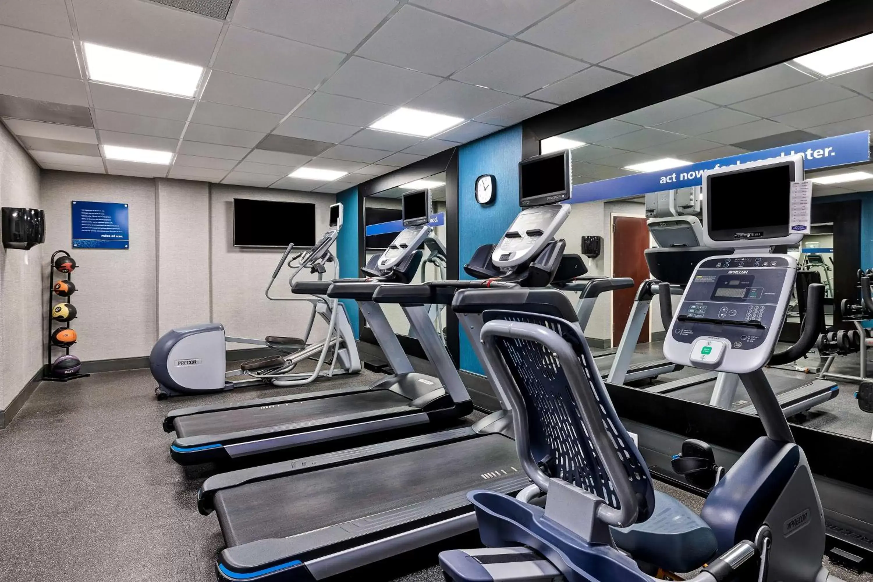 Fitness centre/facilities, Fitness Center/Facilities in Hampton Inn San Antonio Downtown