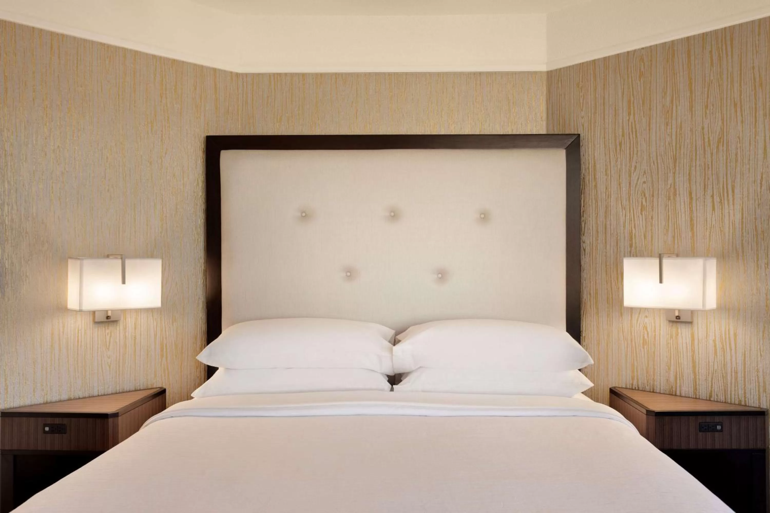 Bed in Embassy Suites by Hilton Irvine Orange County Airport