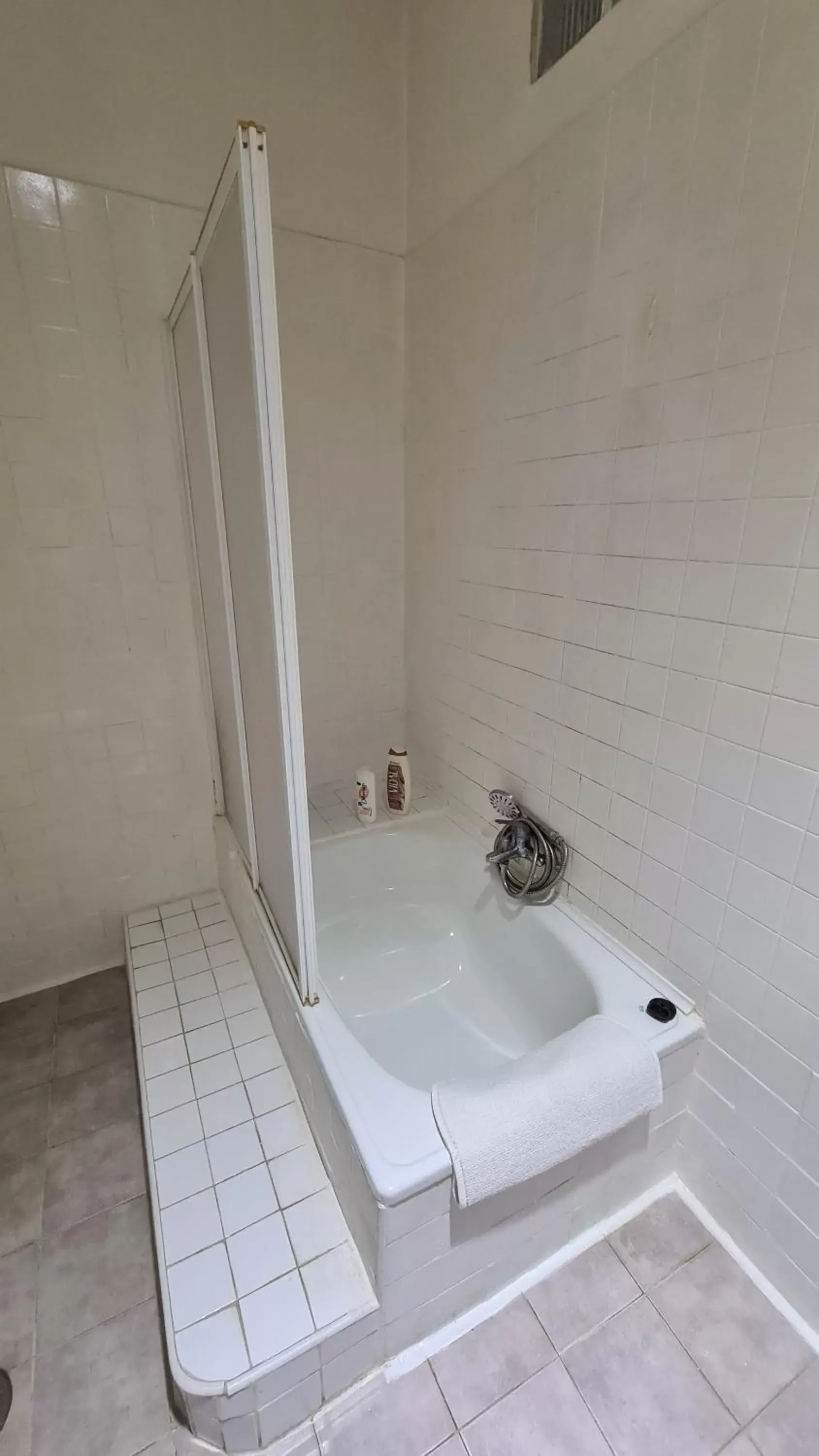 Bath, Bathroom in Casa Adelaide