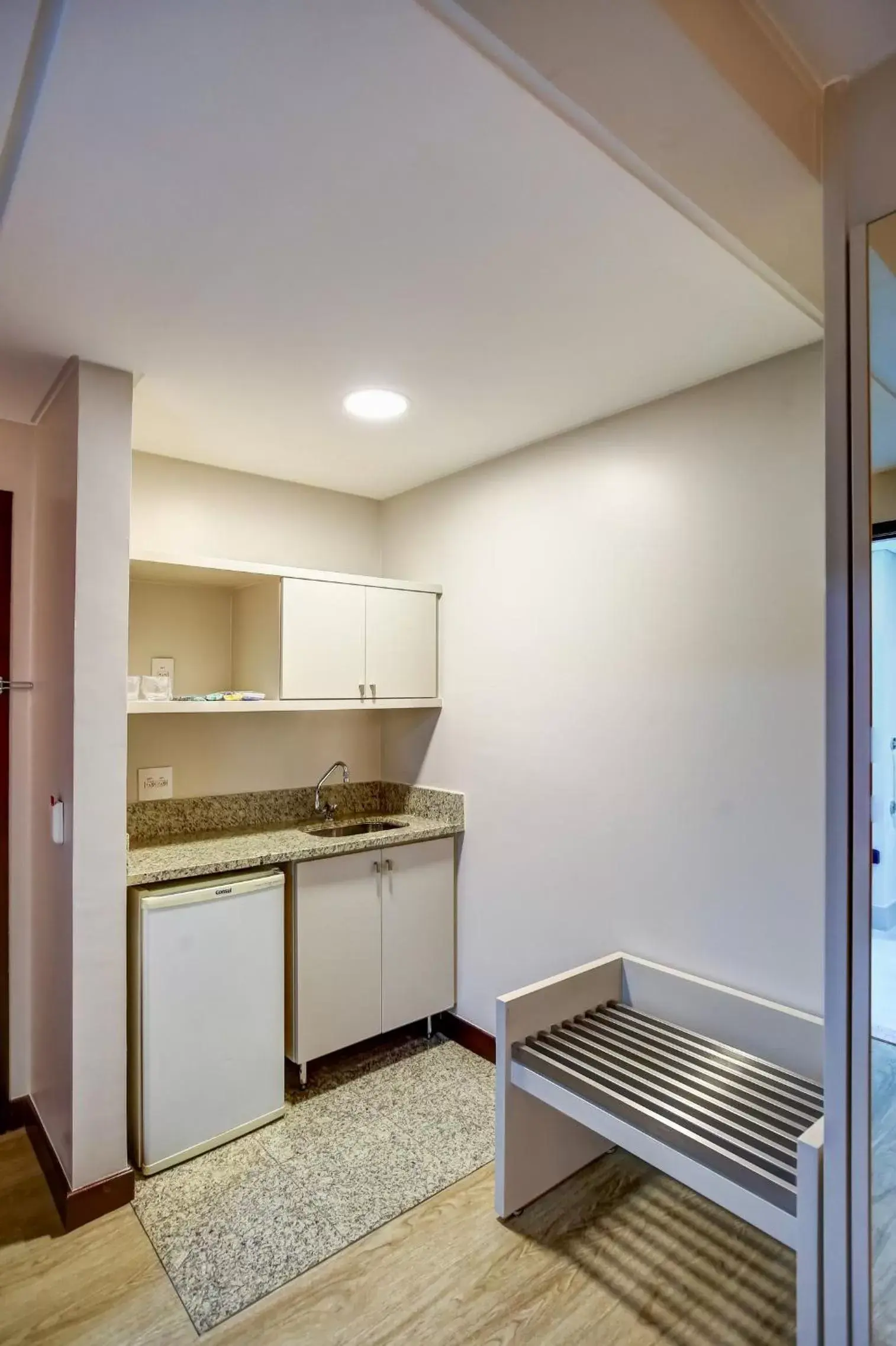 Communal kitchen, Kitchen/Kitchenette in Comfort Suites Brasília