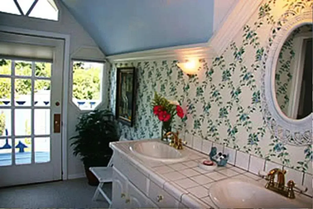 Bathroom in The Napa Inn