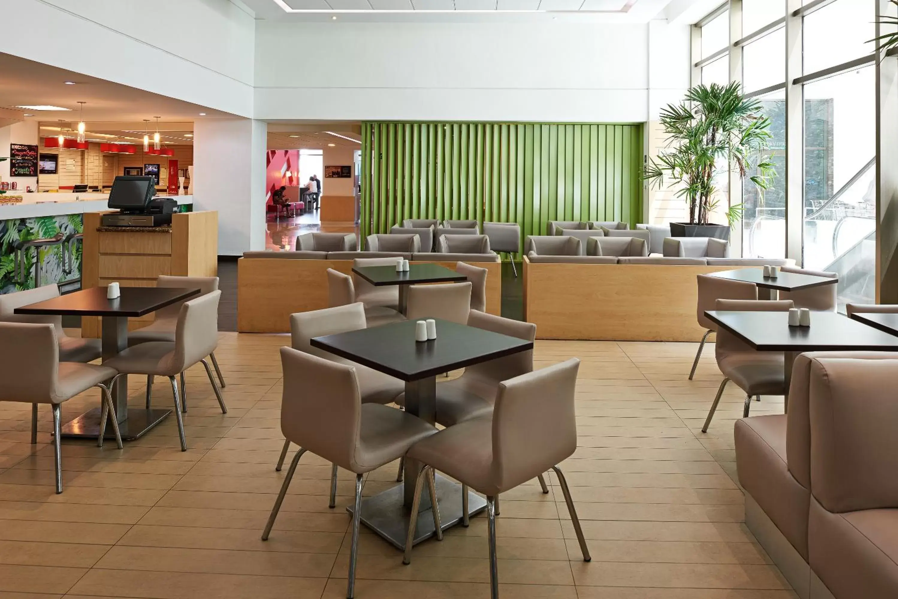 Lounge or bar, Restaurant/Places to Eat in Ibis Cancun Centro