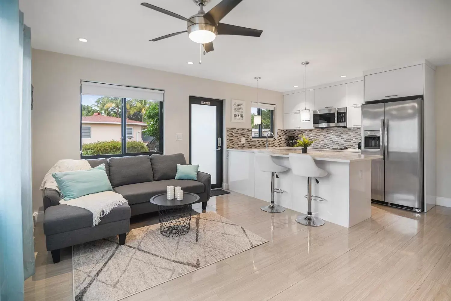 Living room, Seating Area in Alani Bay Condos