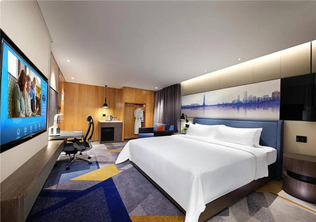 Bed in Hampton by Hilton Guangzhou Tianhe Sports Center