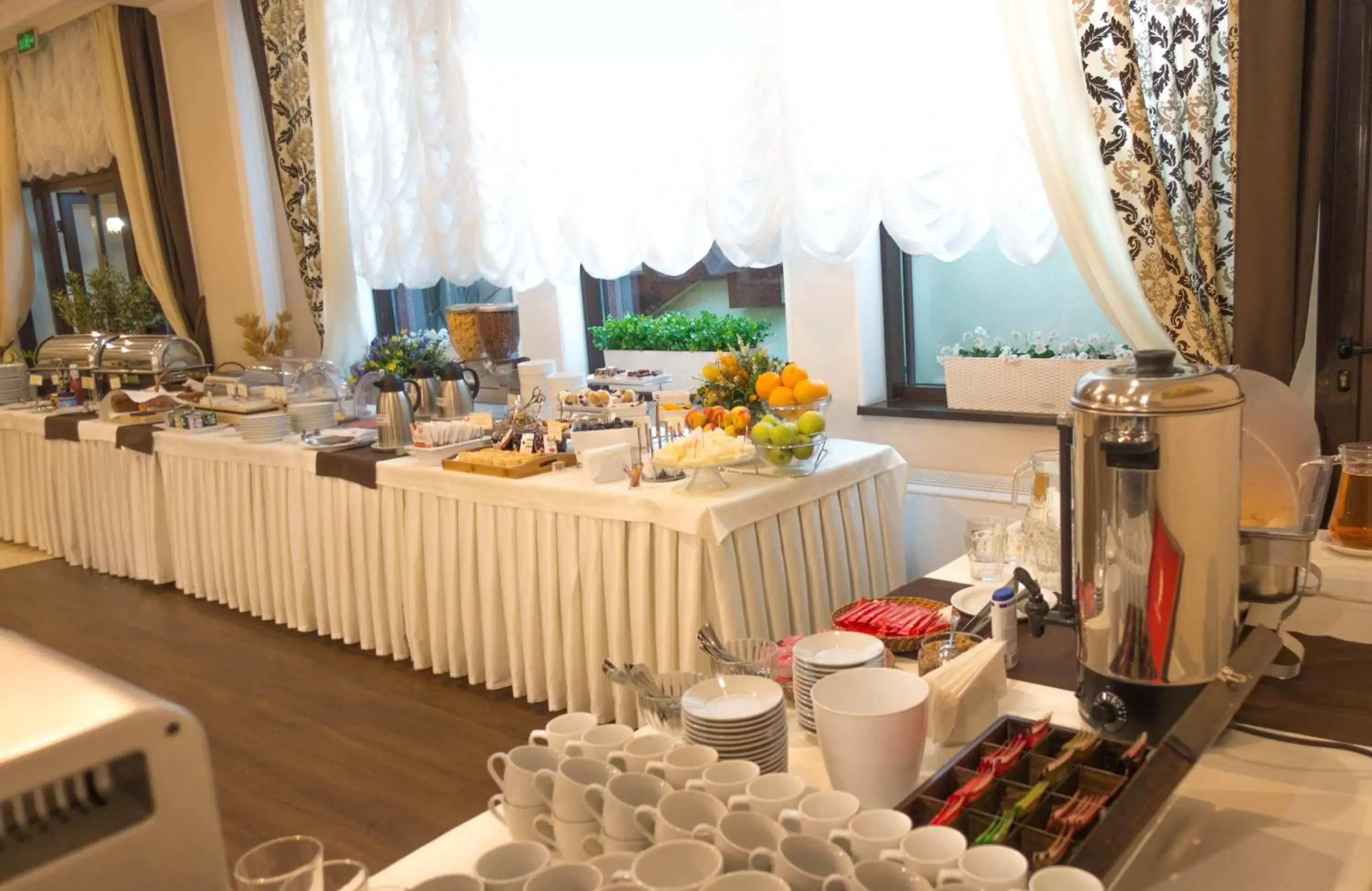 Continental breakfast in Regency Hotel