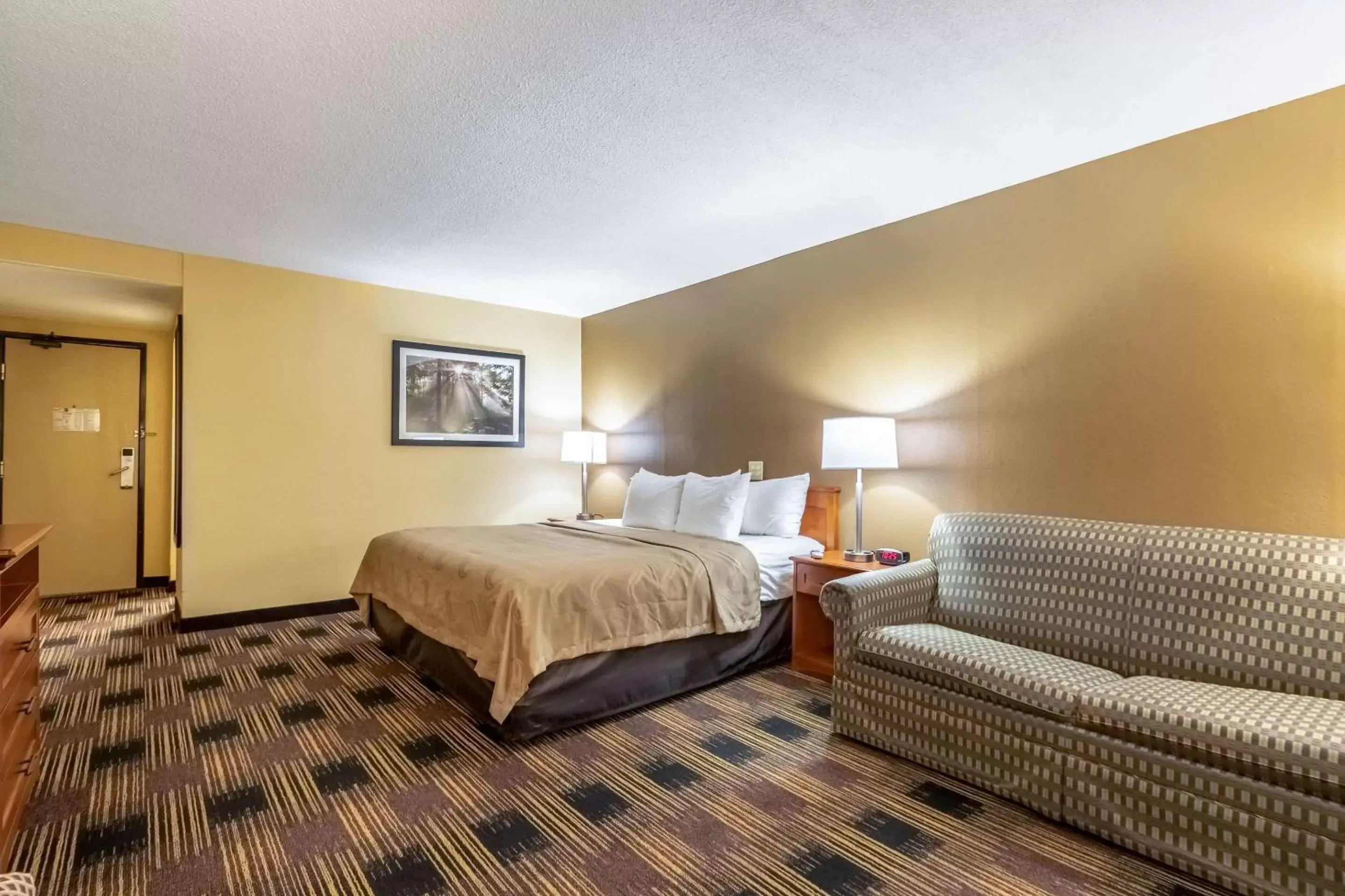 Photo of the whole room, Bed in Quality Inn Newton at I-80