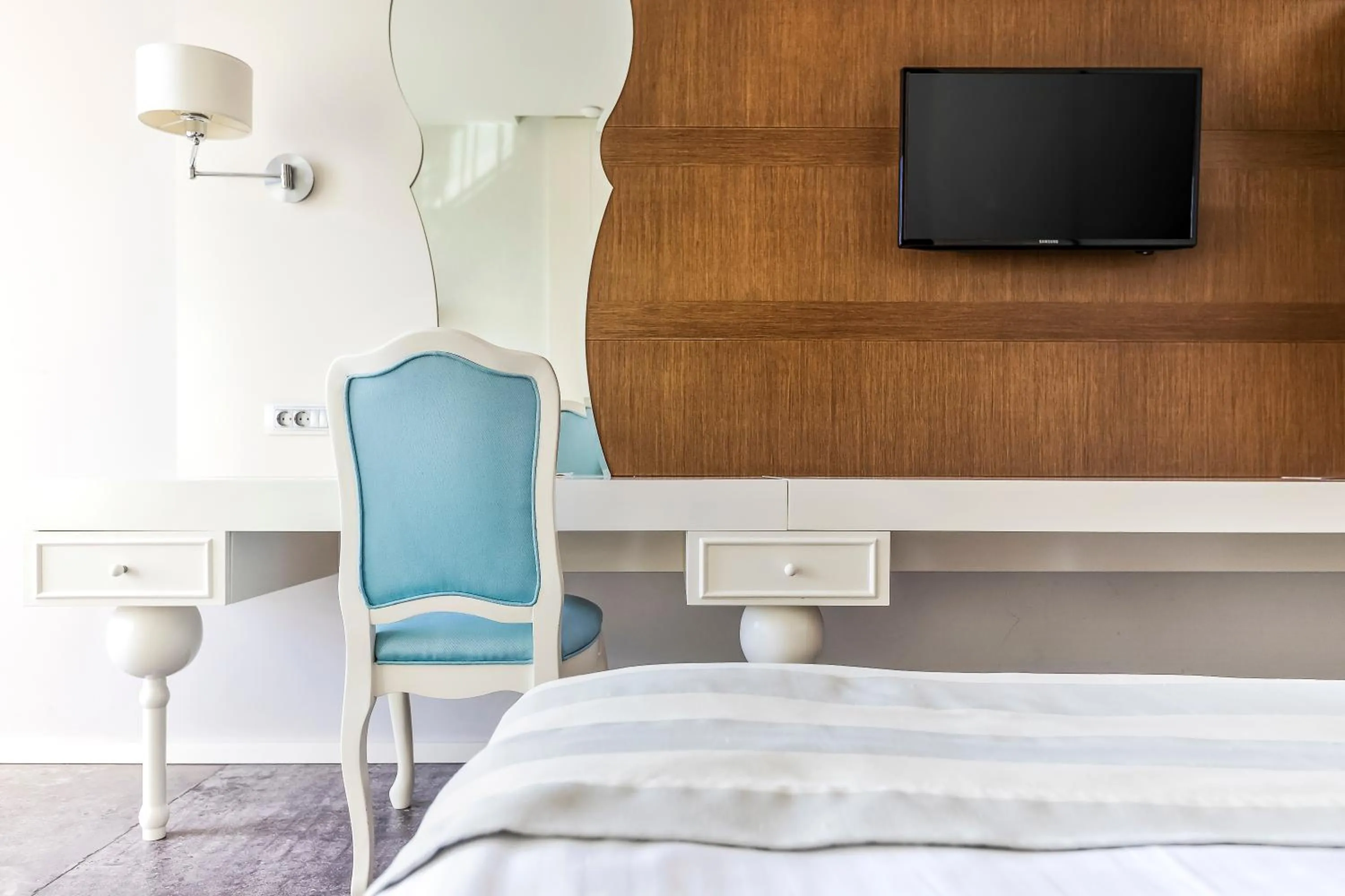 TV and multimedia, Bed in Hotel Bracera