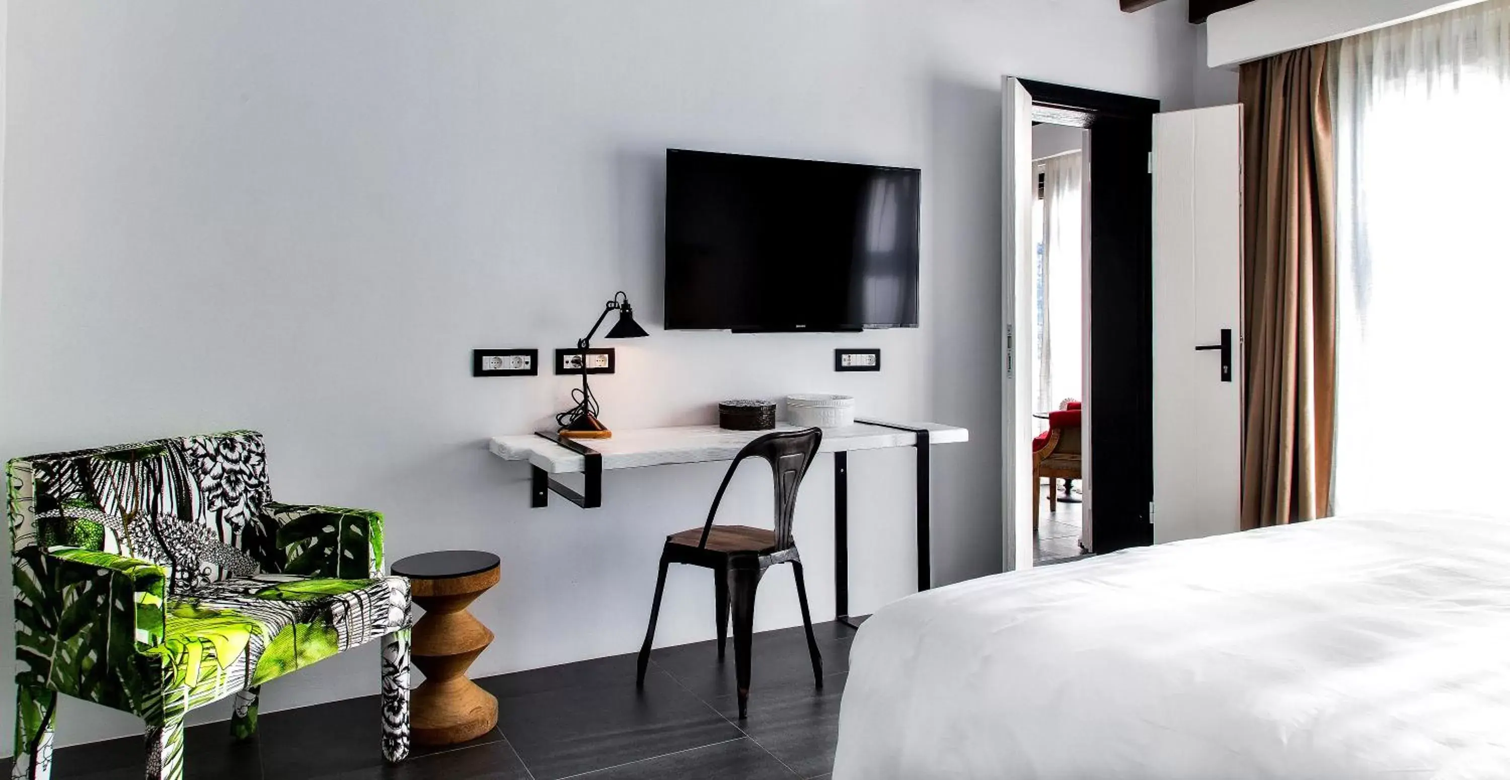 Bed, TV/Entertainment Center in Myconian Avaton - Design Hotels