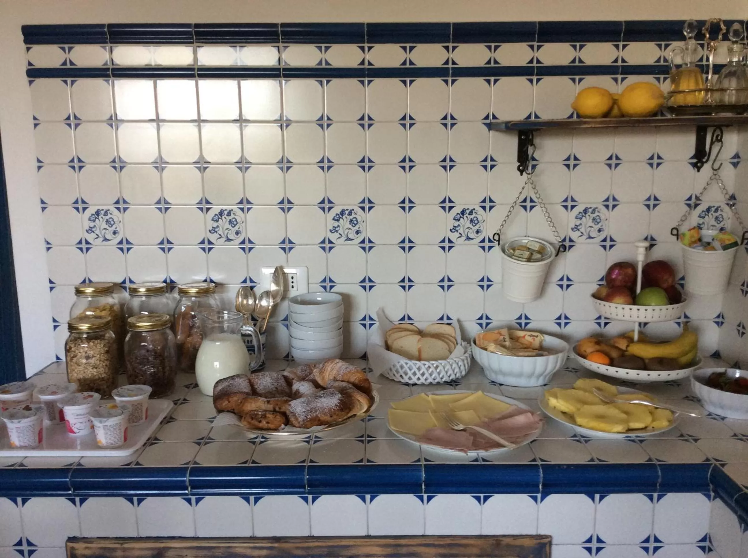 Continental breakfast in B&B Via Dei Templi