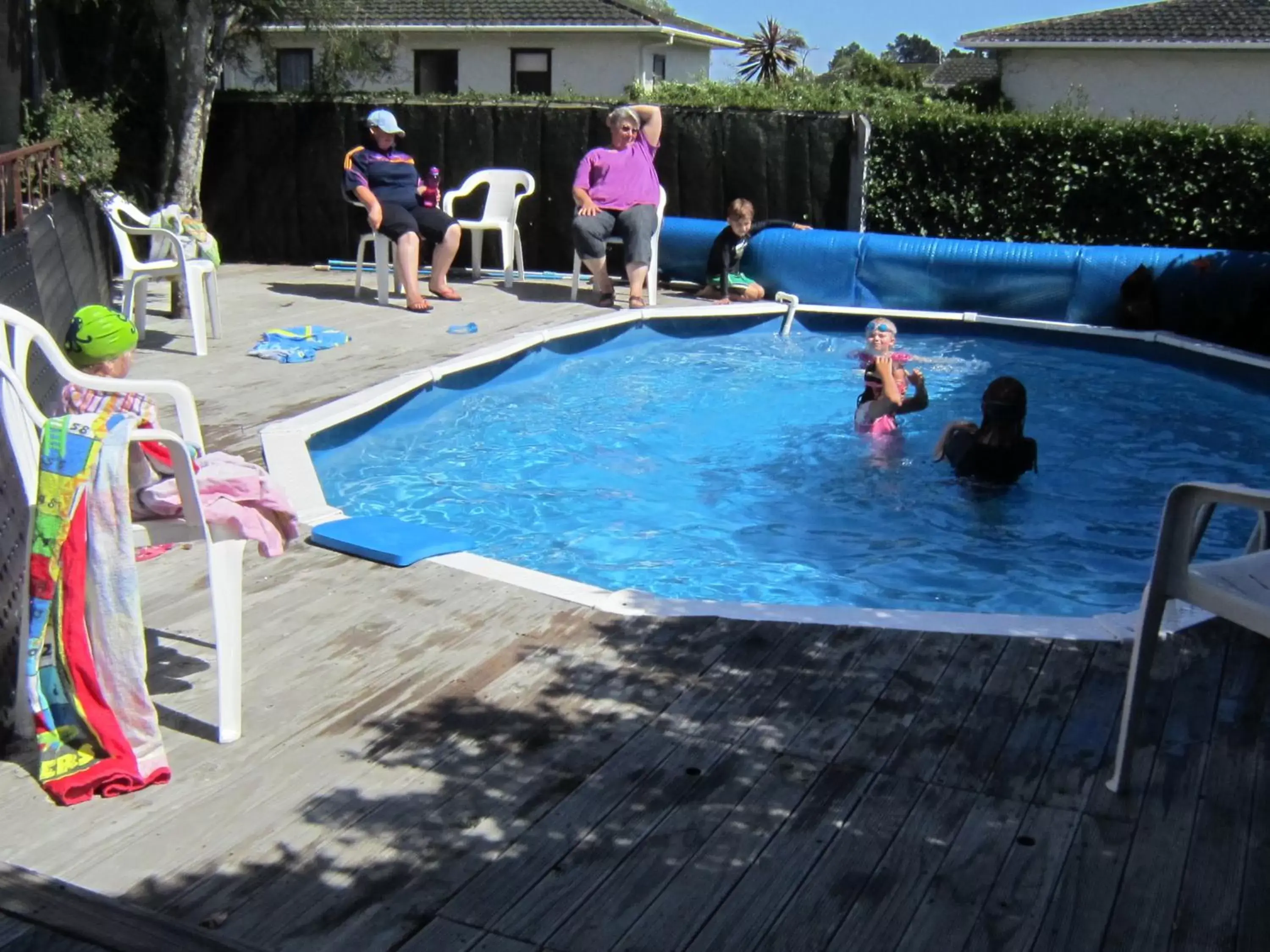 Swimming Pool in Arrow Motel Apartments