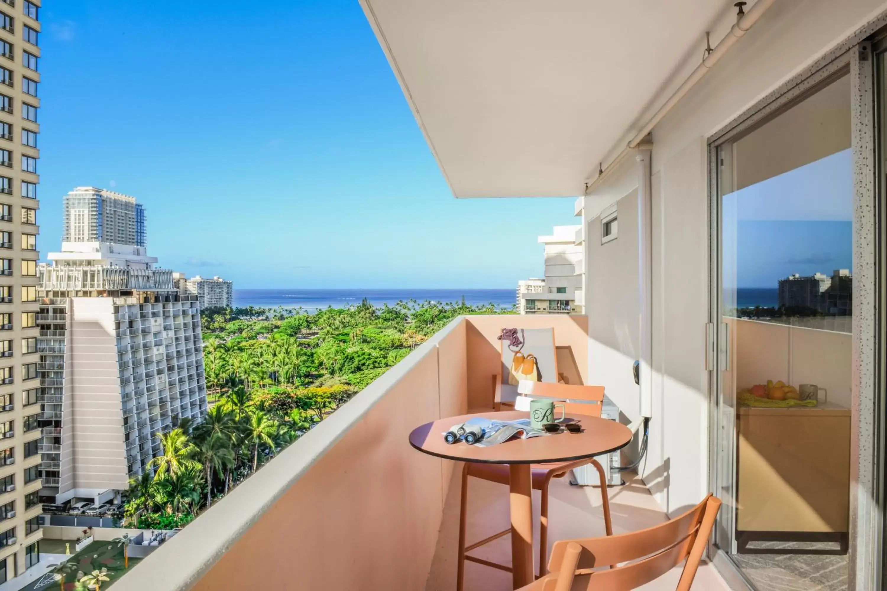 View (from property/room), Balcony/Terrace in Romer Waikiki at The Ambassador