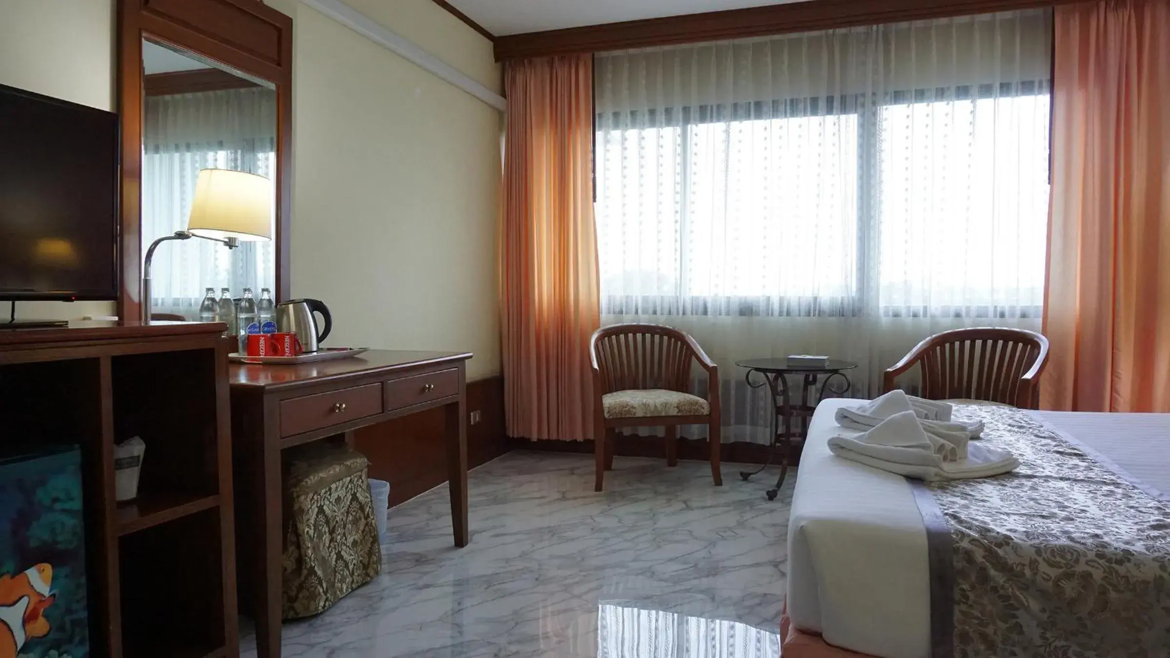 Photo of the whole room, TV/Entertainment Center in Wattana Park Hotel