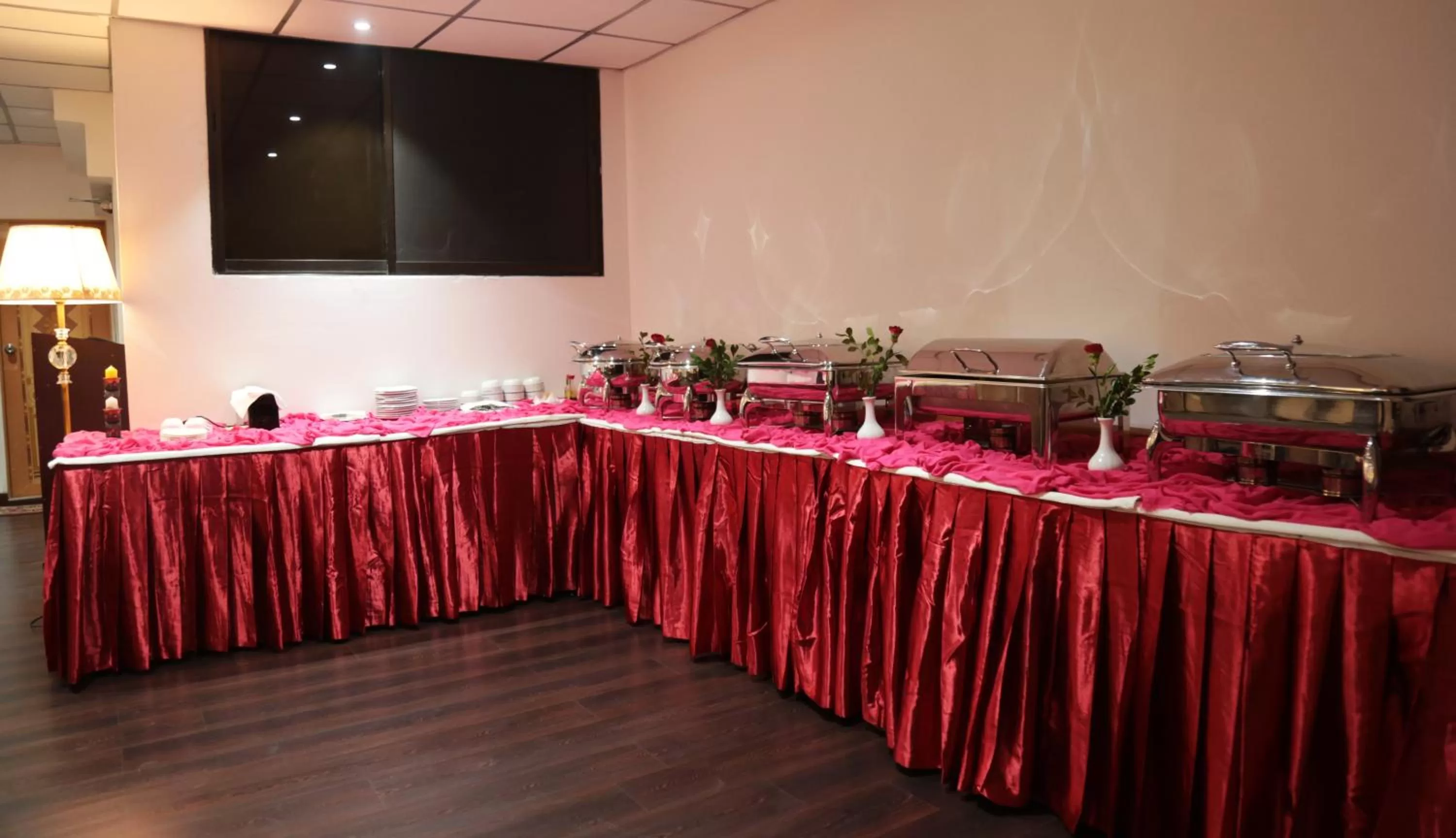 Restaurant/places to eat in Civic Inn