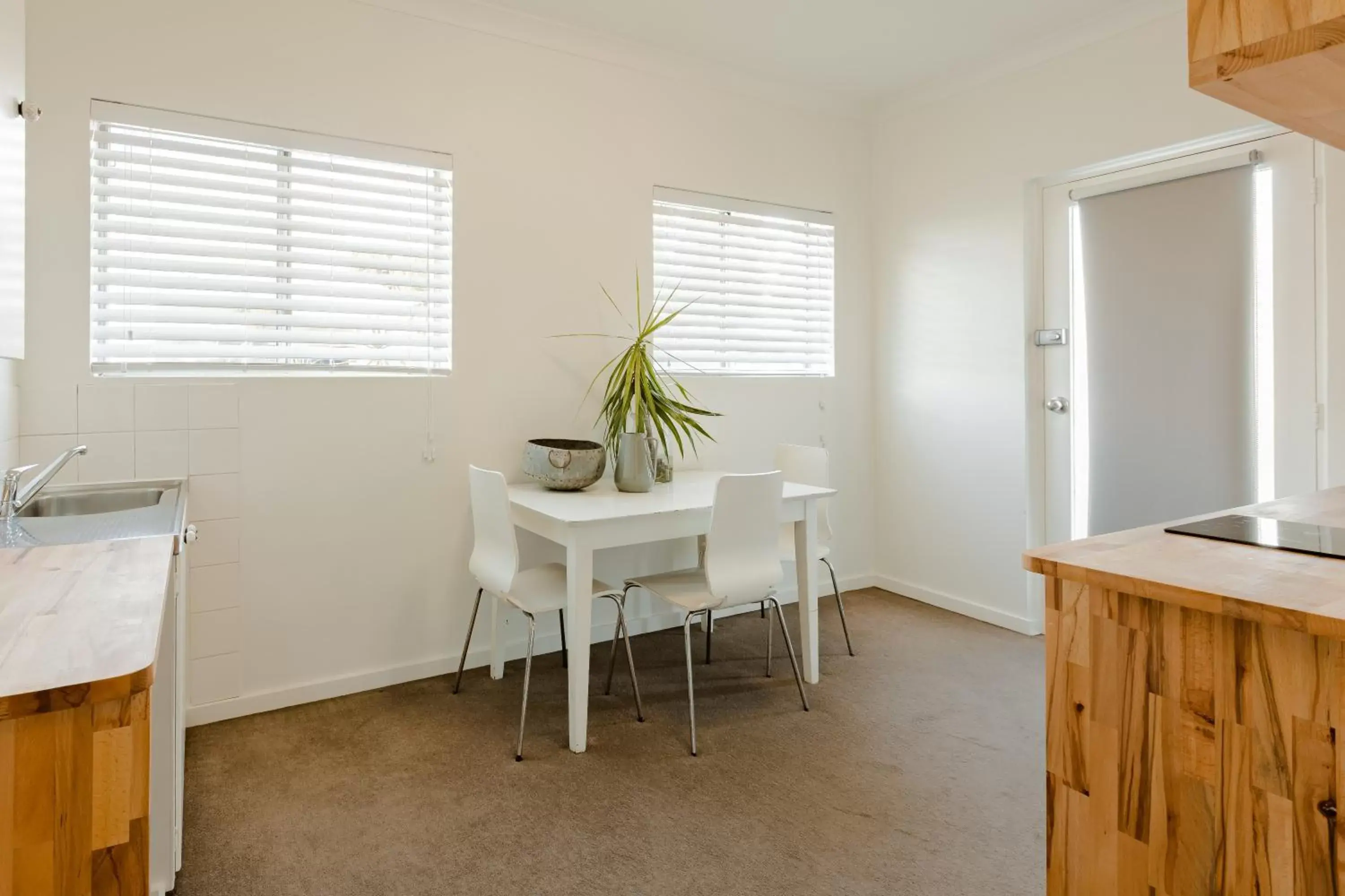 Kitchen or kitchenette, Dining Area in Bay Breeze Boutique Accommodation