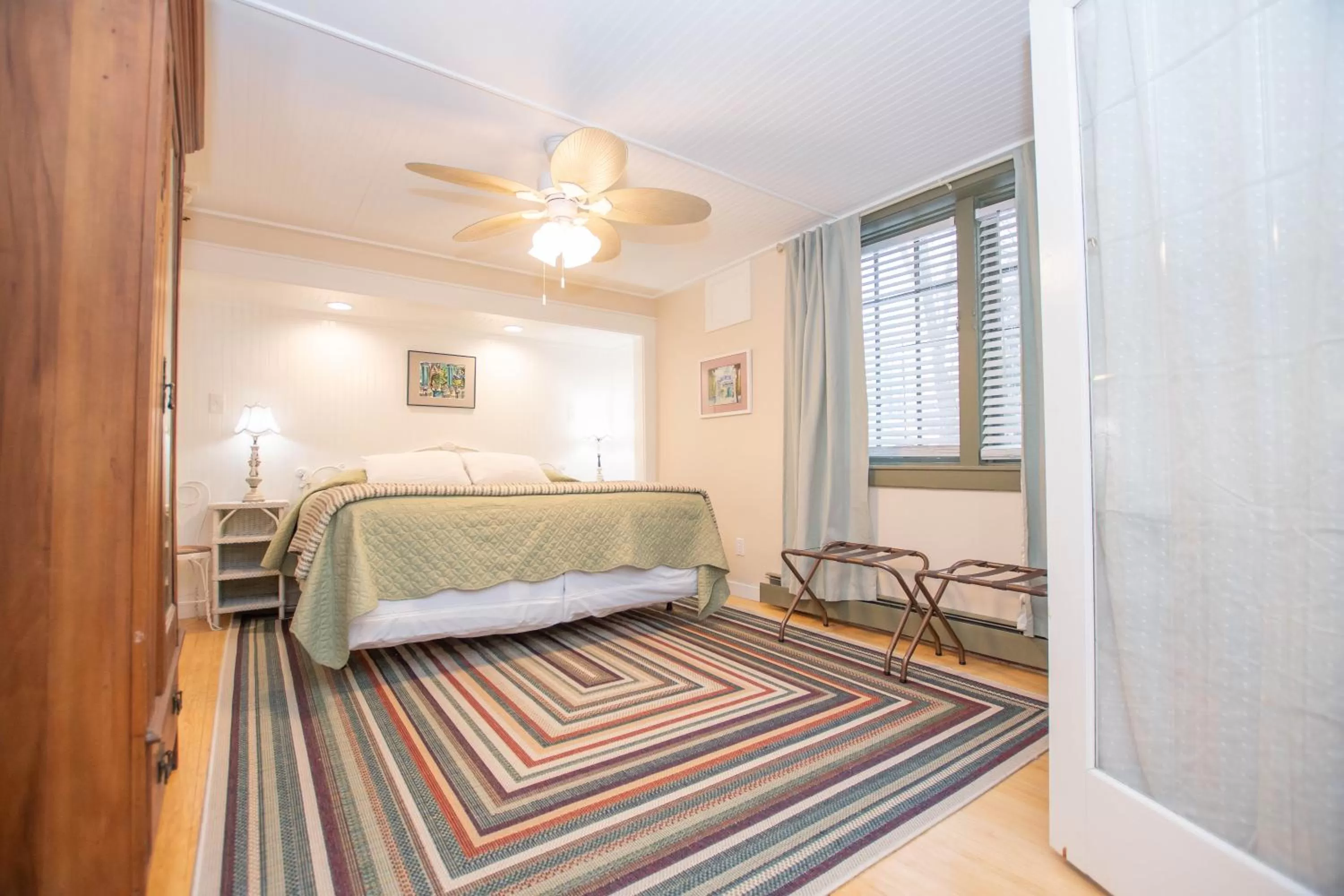 Bed in Terrace Inn and 1911 Restaurant