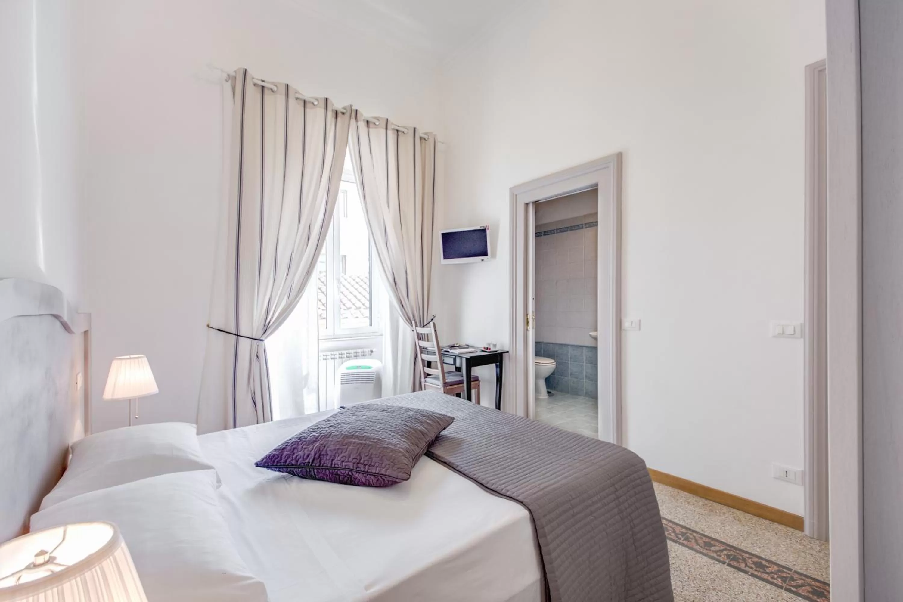 Photo of the whole room, Bed in Biancorèroma B&B