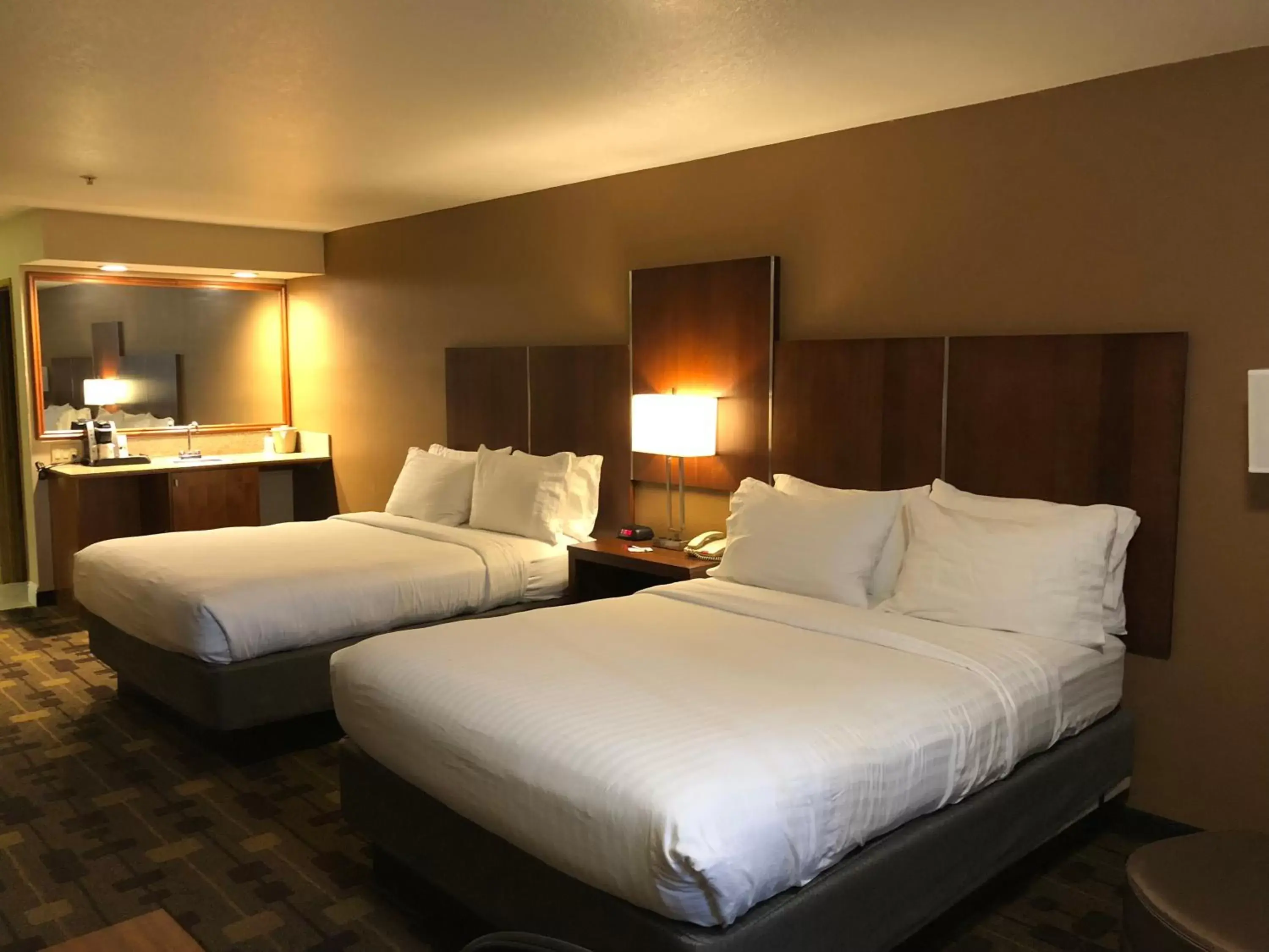 Bedroom, Bed in Holiday Inn Express Corning, an IHG Hotel