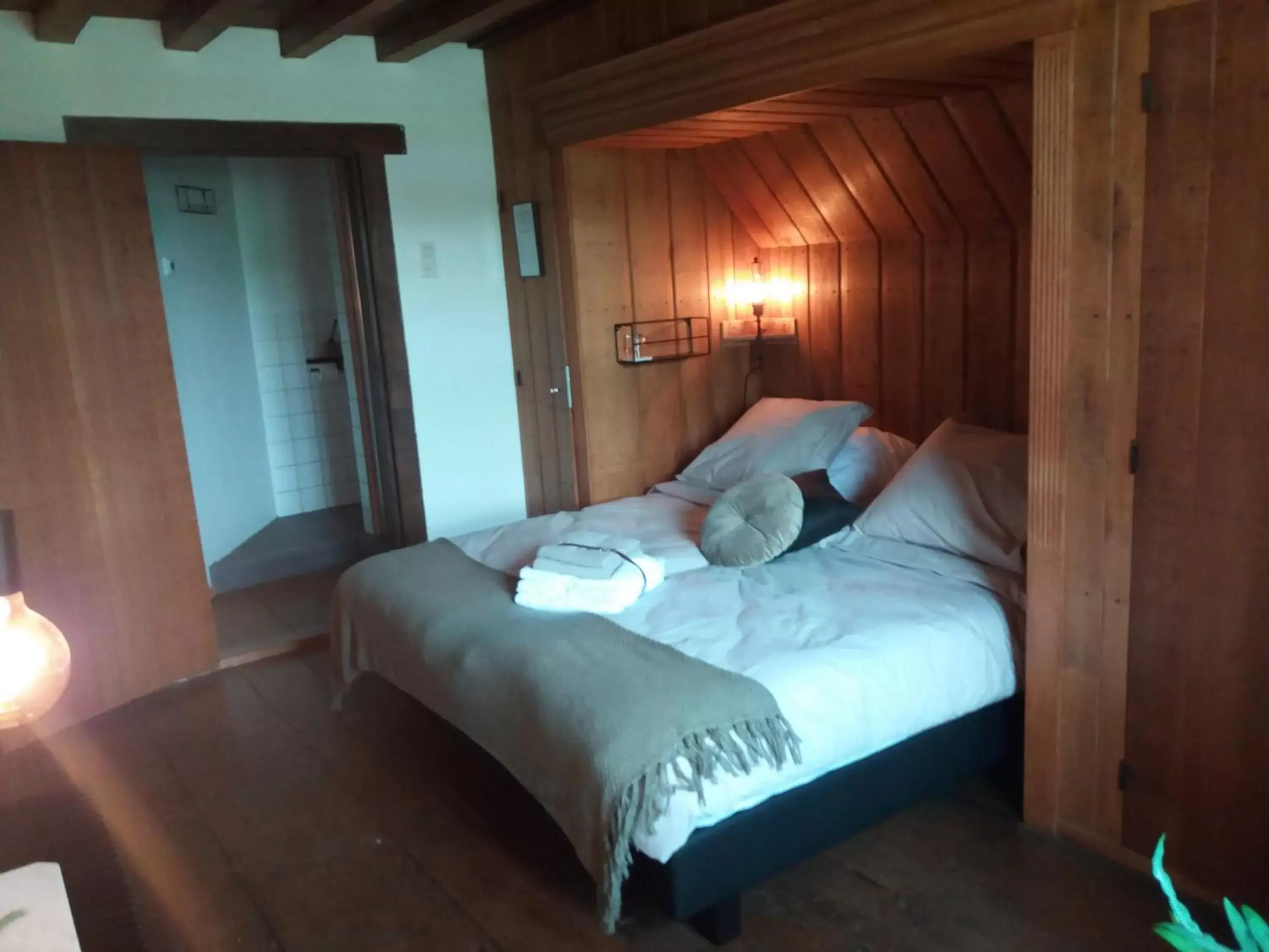 Bedroom in B&B kasteel Ammersoyen