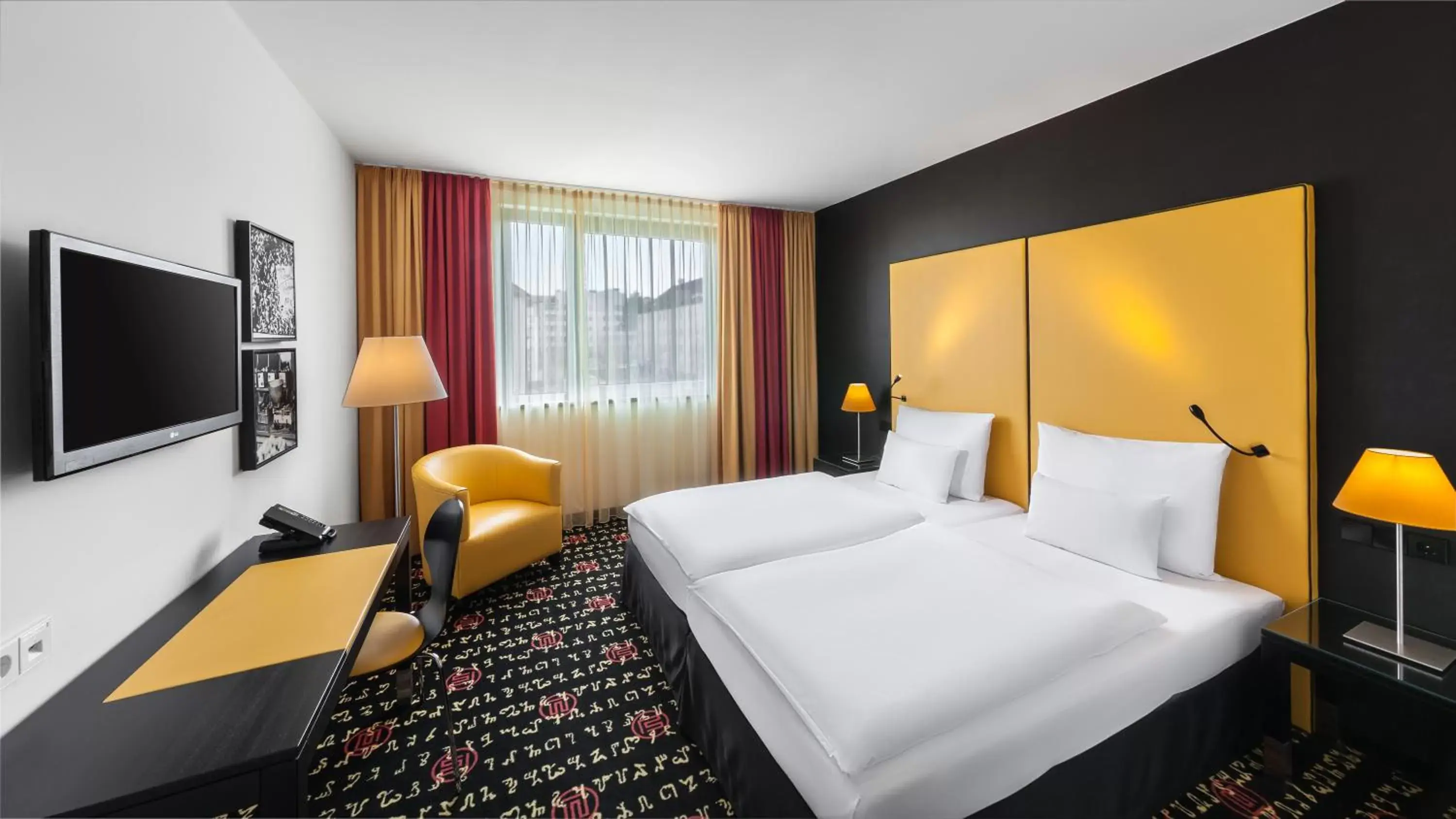 Photo of the whole room, Bed in Holiday Inn Munich - Westpark, an IHG Hotel