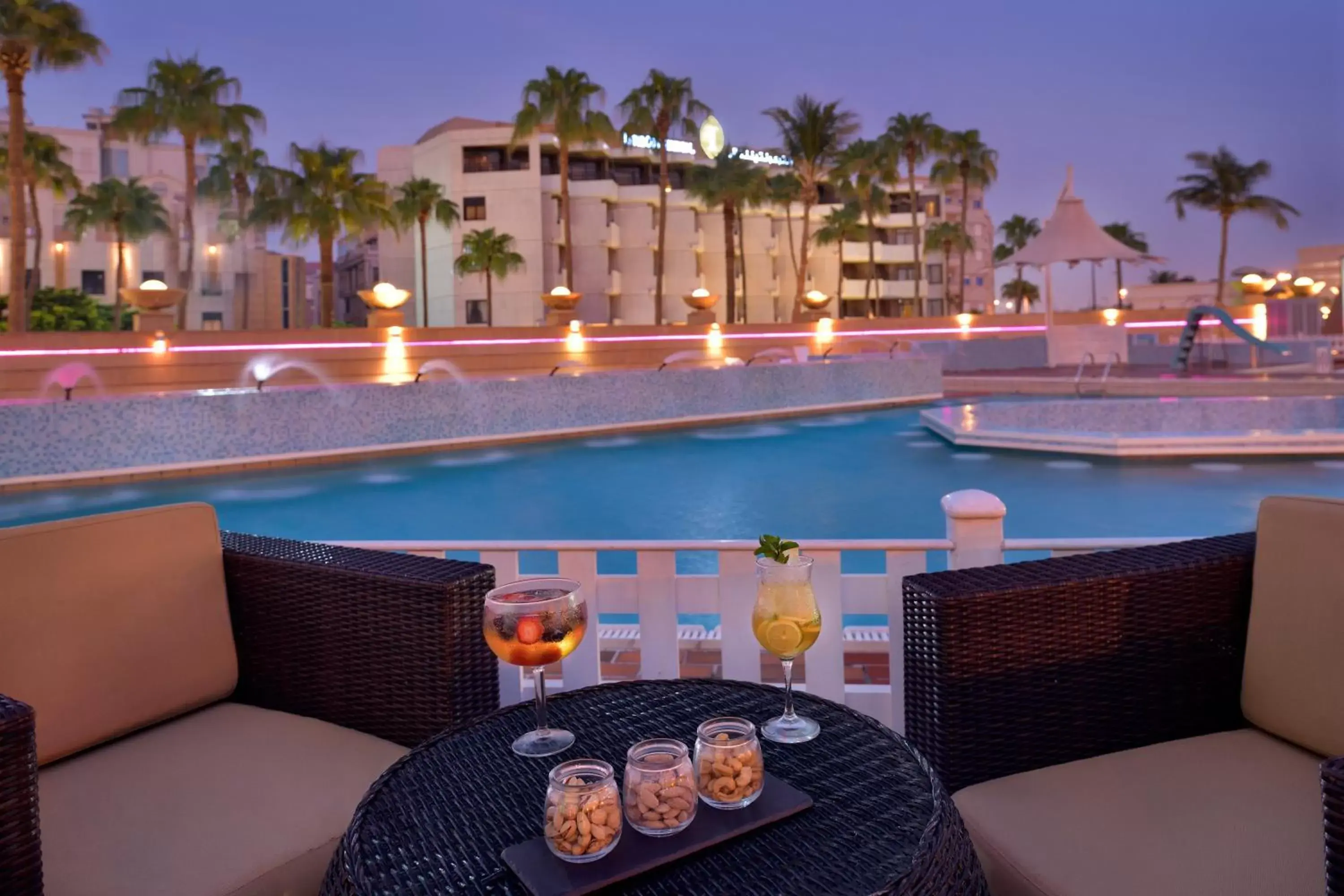 Restaurant/places to eat, Swimming Pool in InterContinental Jeddah, an IHG Hotel