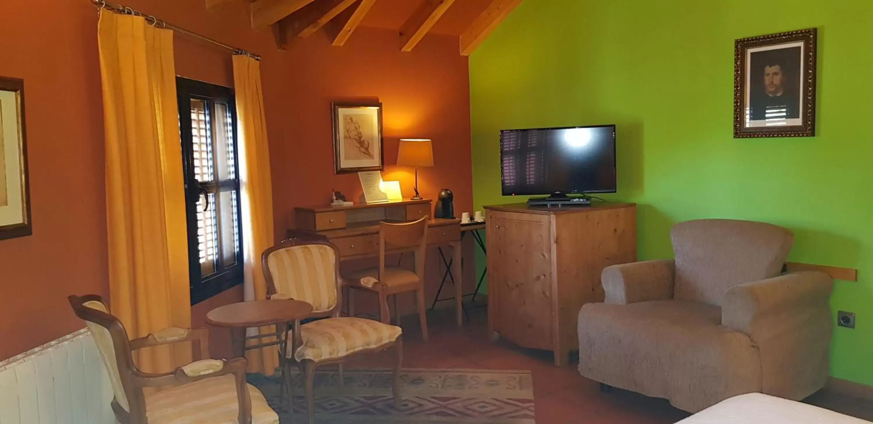 Seating area, TV/Entertainment Center in Hotel Sara De Ur