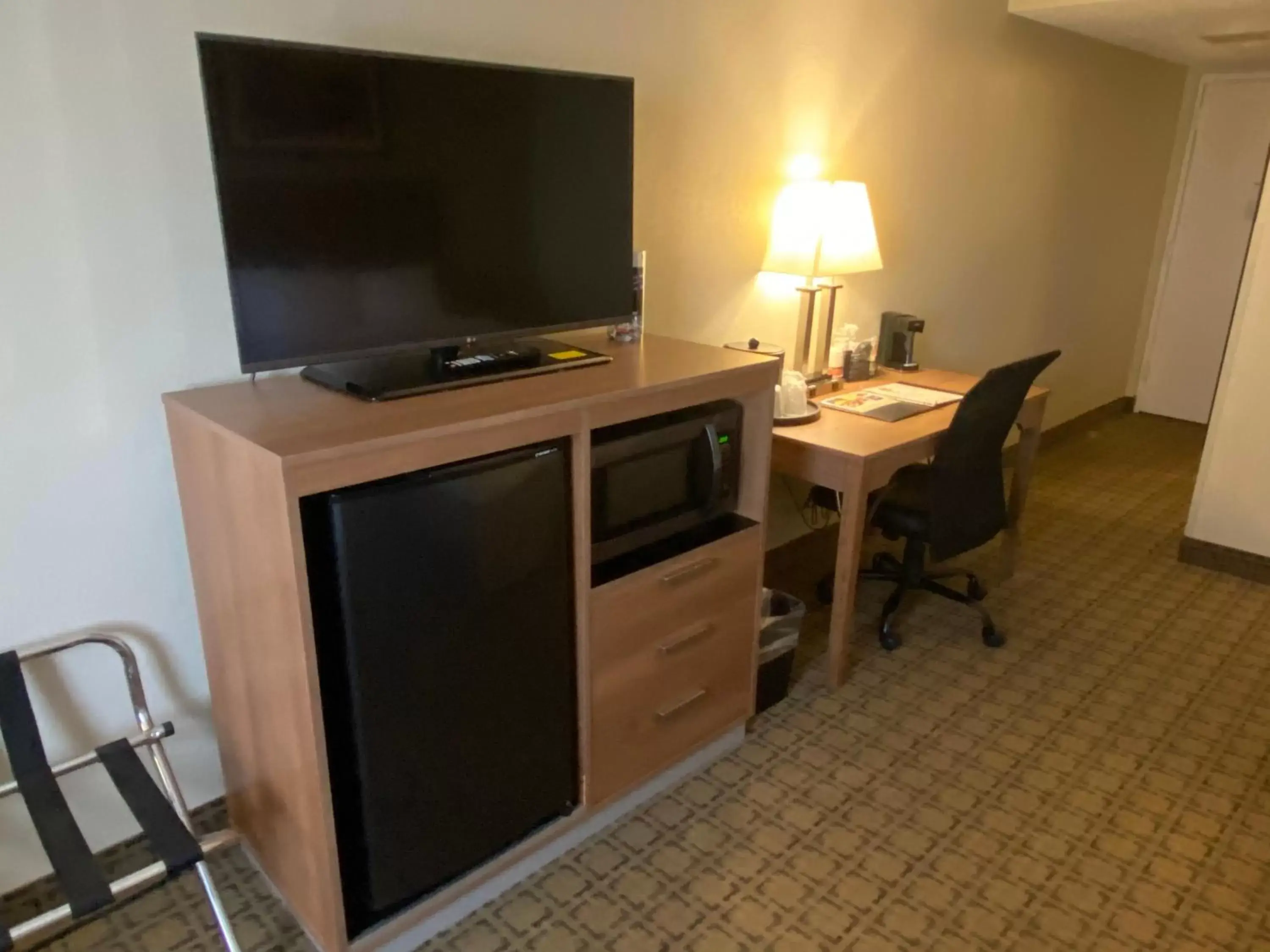 TV and multimedia, TV/Entertainment Center in Clarion Inn Harpers Ferry-Charles Town