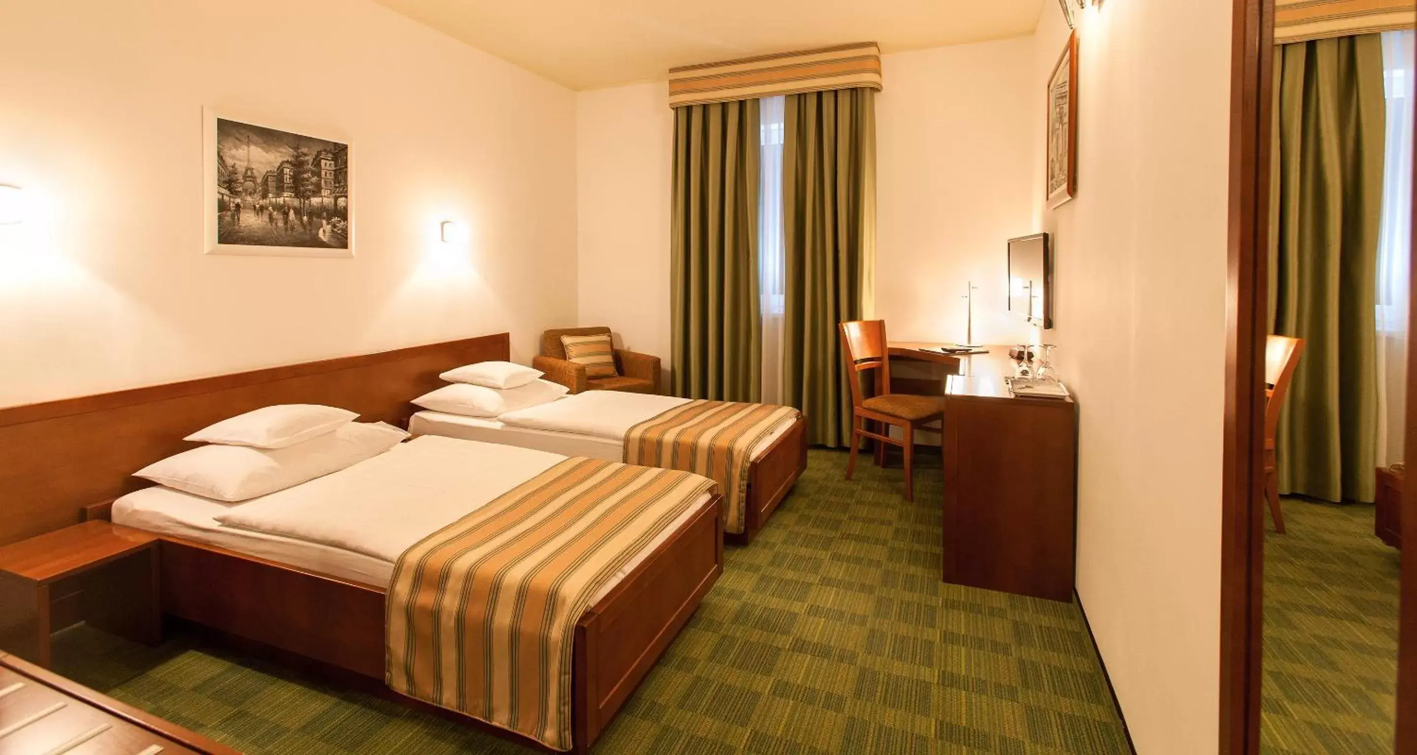 Photo of the whole room, Bed in Best Western Airport Hotel Stella