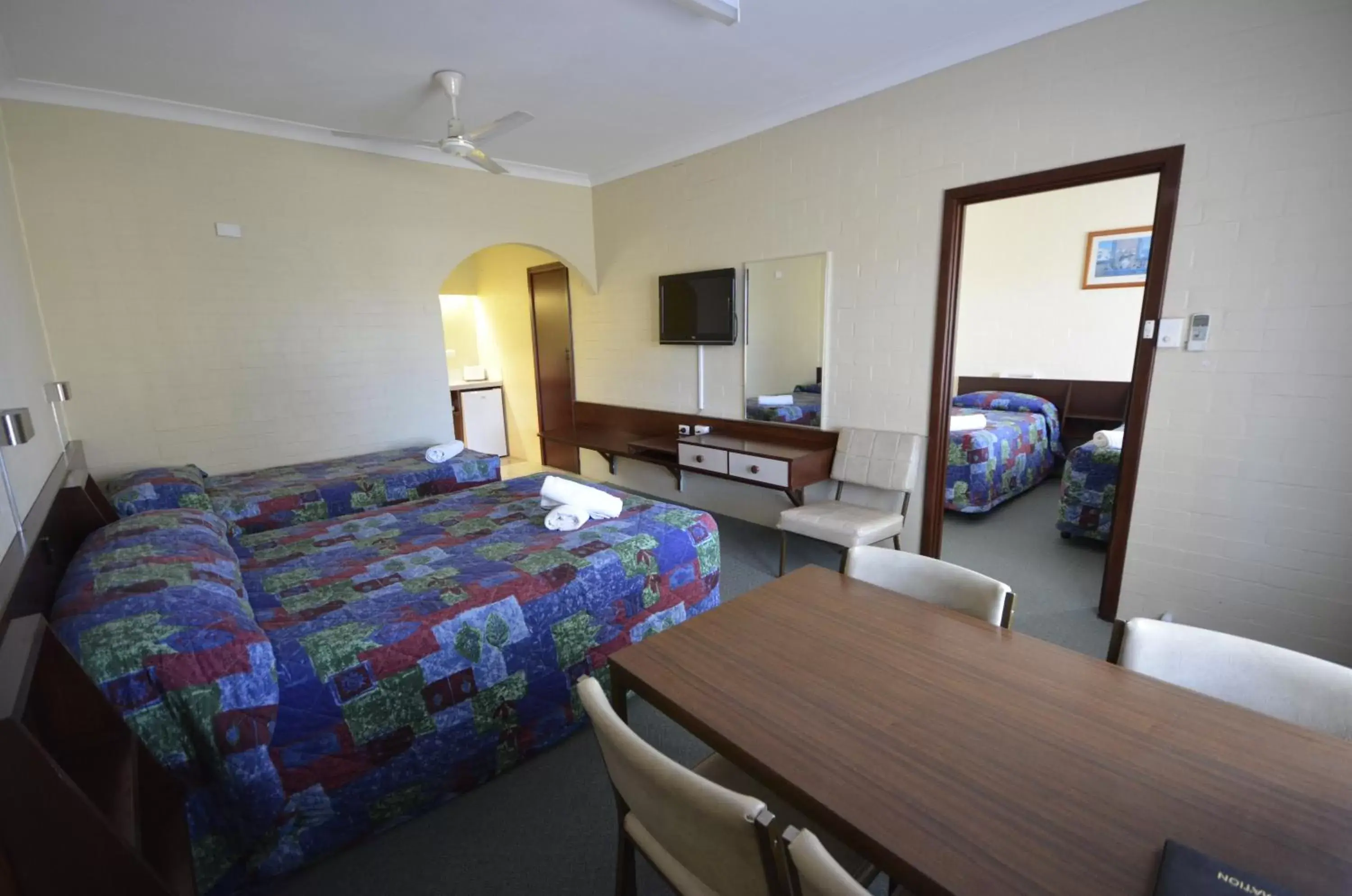 Photo of the whole room in Bayview Motel