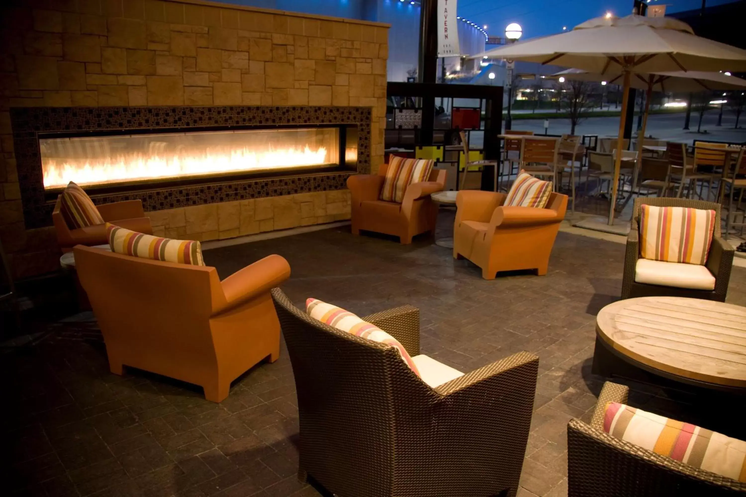 Restaurant/places to eat, Lounge/Bar in Hilton Omaha