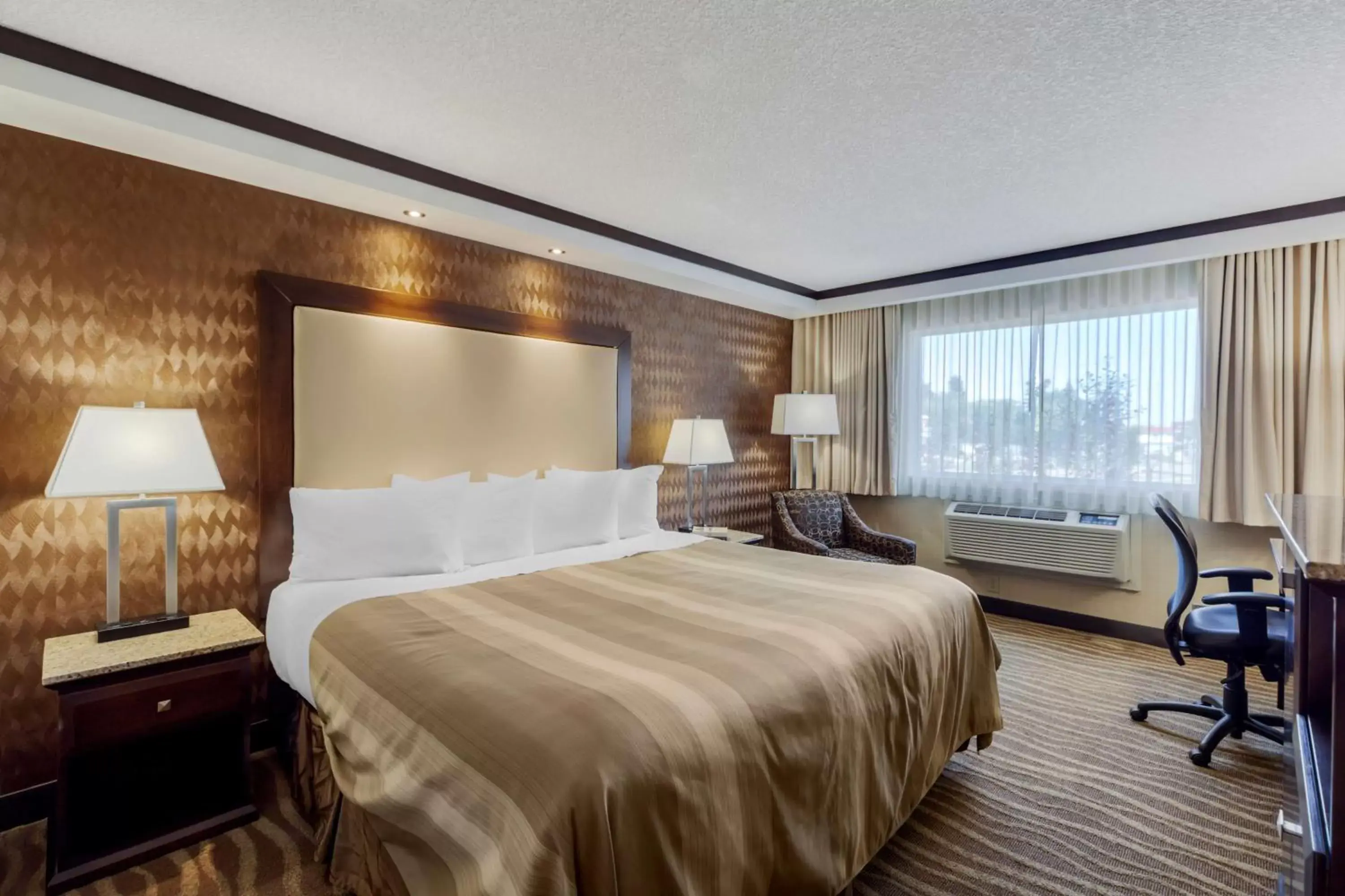 Bedroom, Bed in Best Western Plus Edmonton Airport Hotel