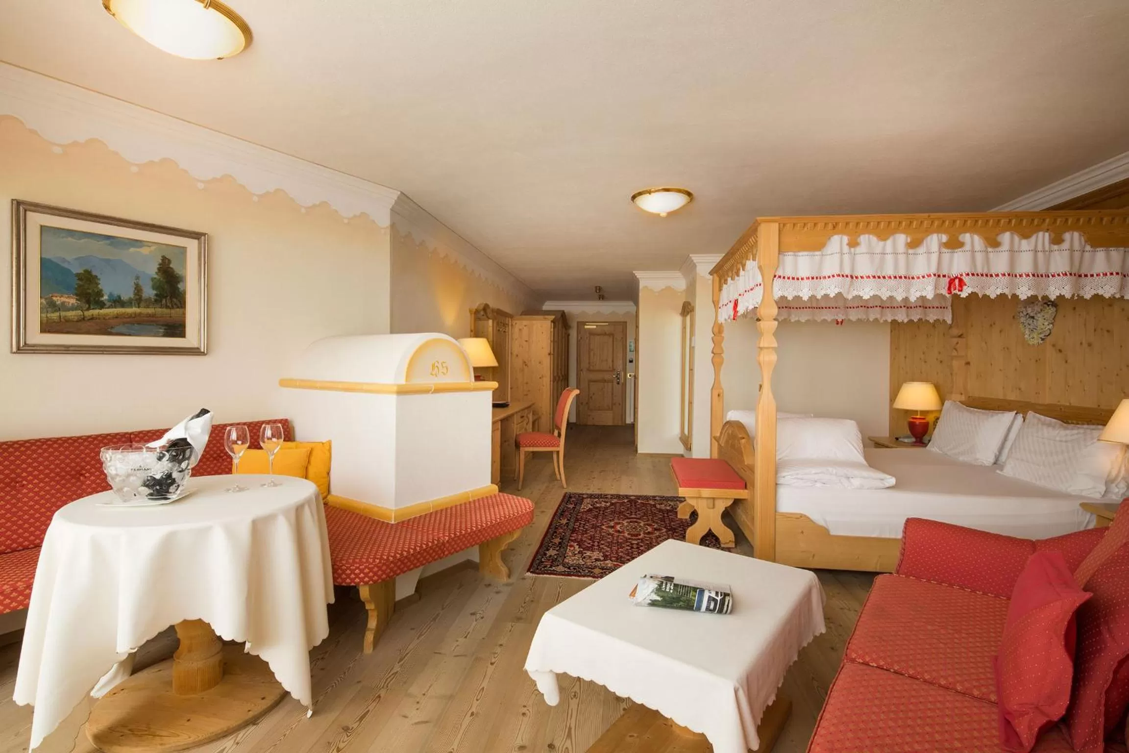 Photo of the whole room, Bed in Hotel Sassongher