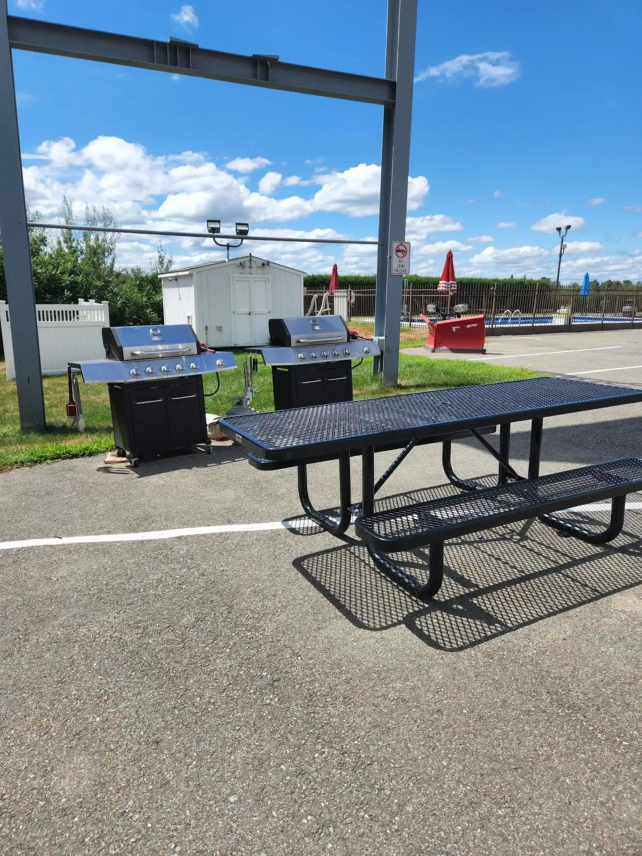 BBQ facilities in Best Western White House Inn