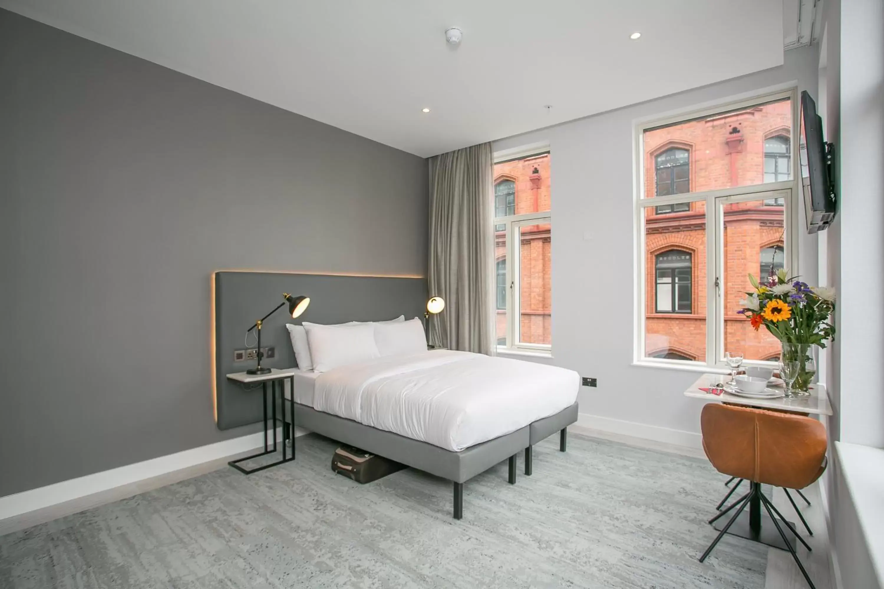 Photo of the whole room in Grafton Street Studios by City Break Apartments