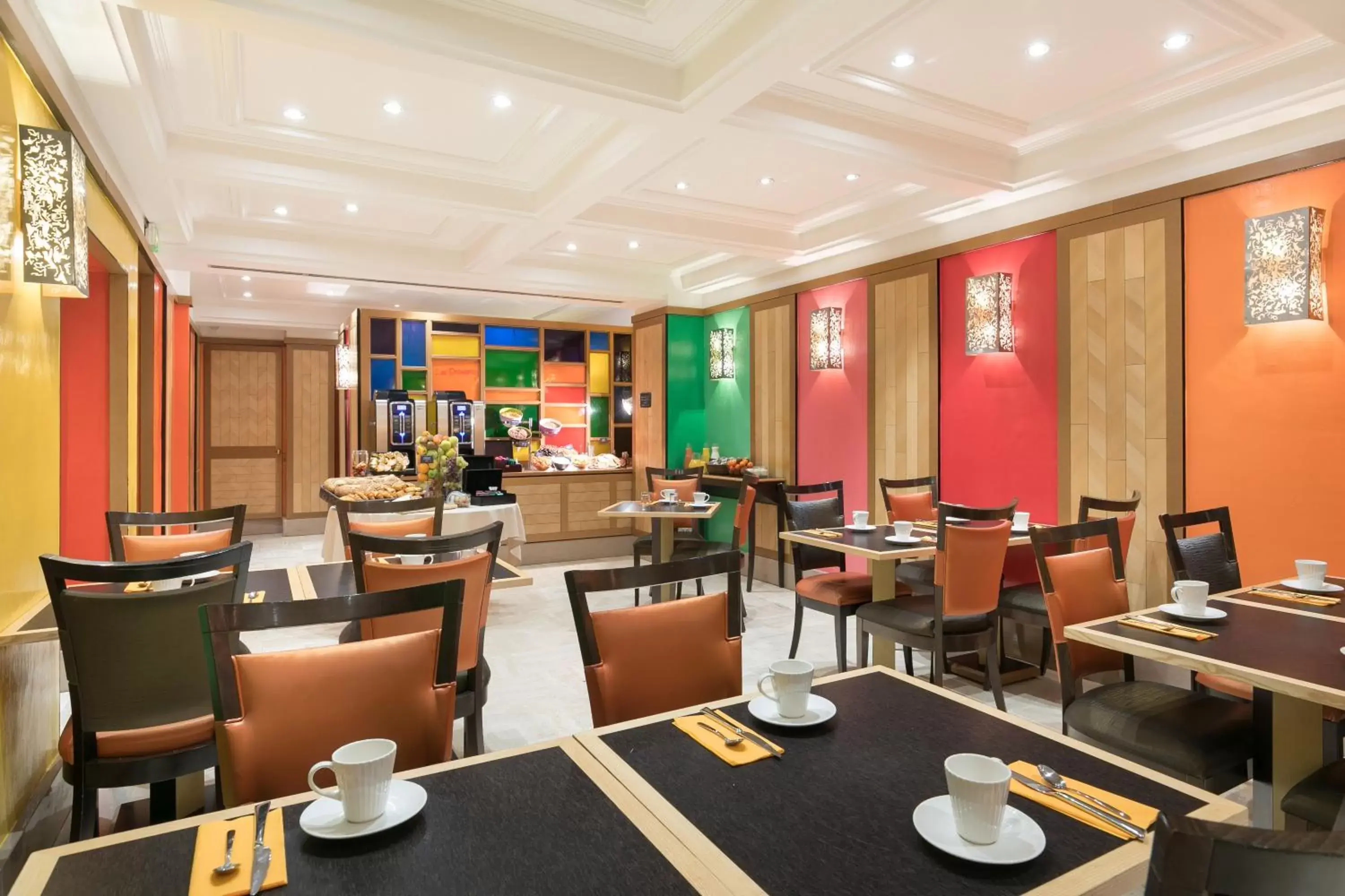 Buffet breakfast, Restaurant/Places to Eat in Hôtel Le Cardinal by Happyculture