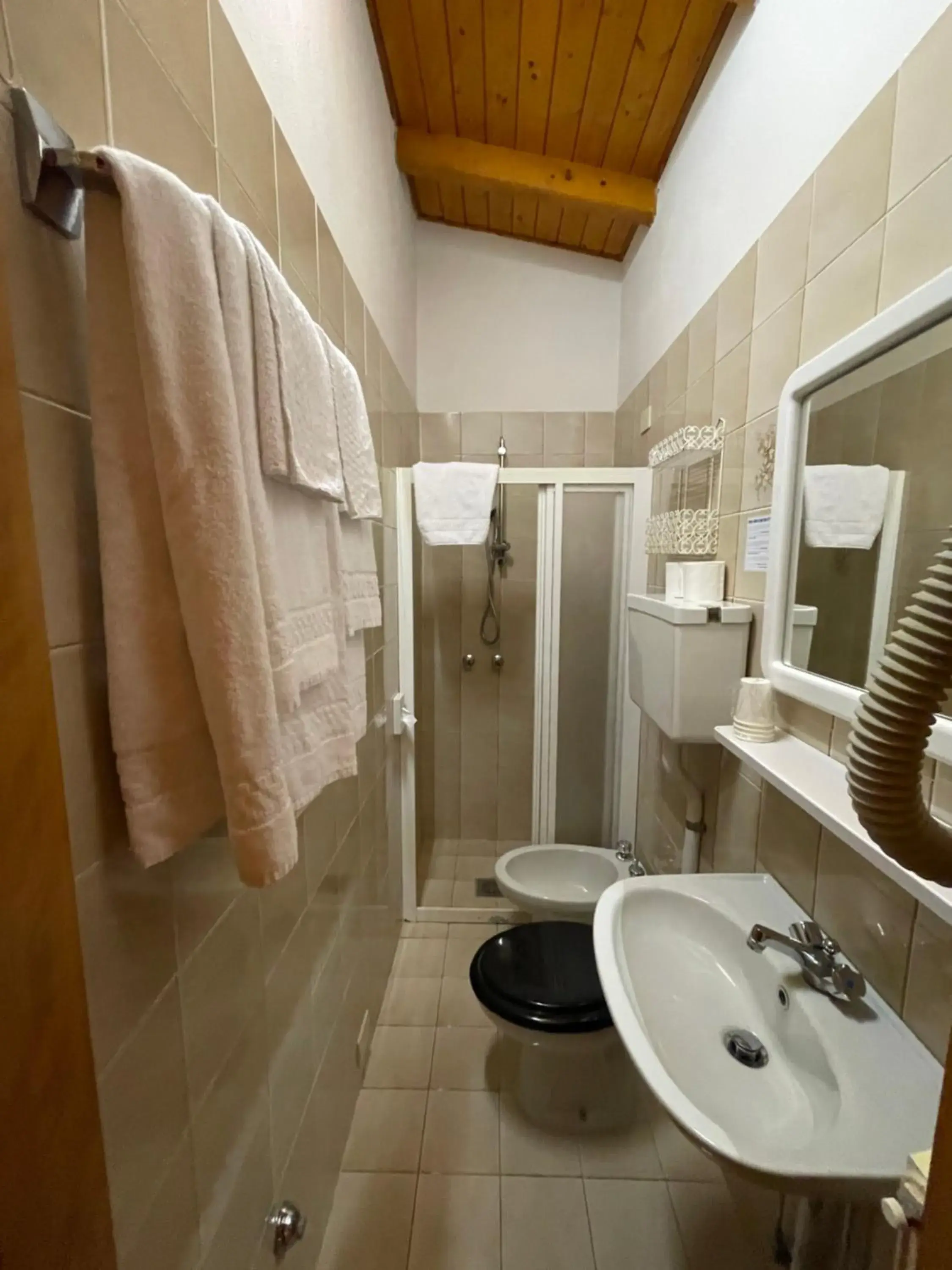 Bathroom in Hotel Rabay