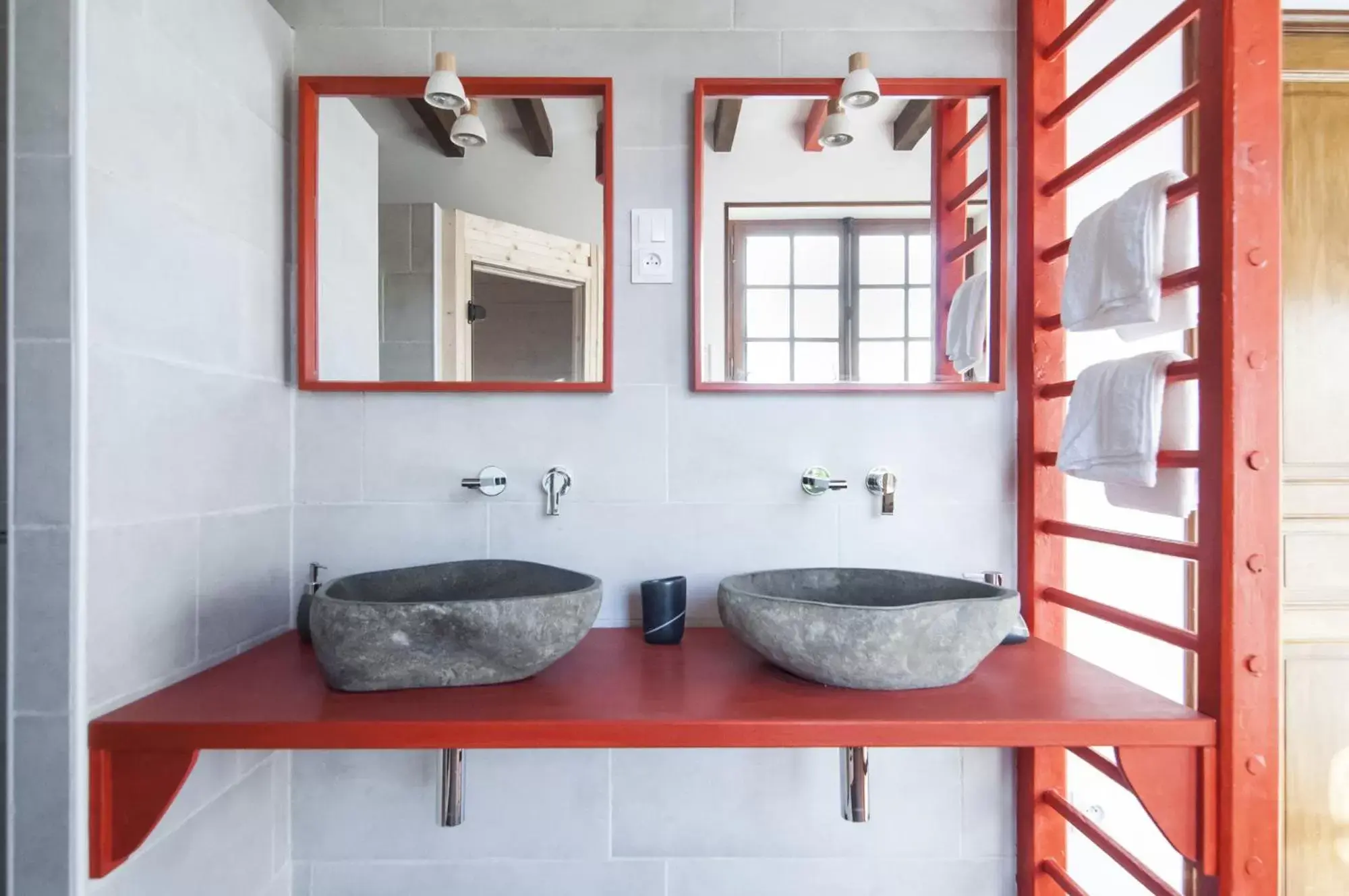 Bathroom in Jardin des Sens, la Rente d'Eguilly