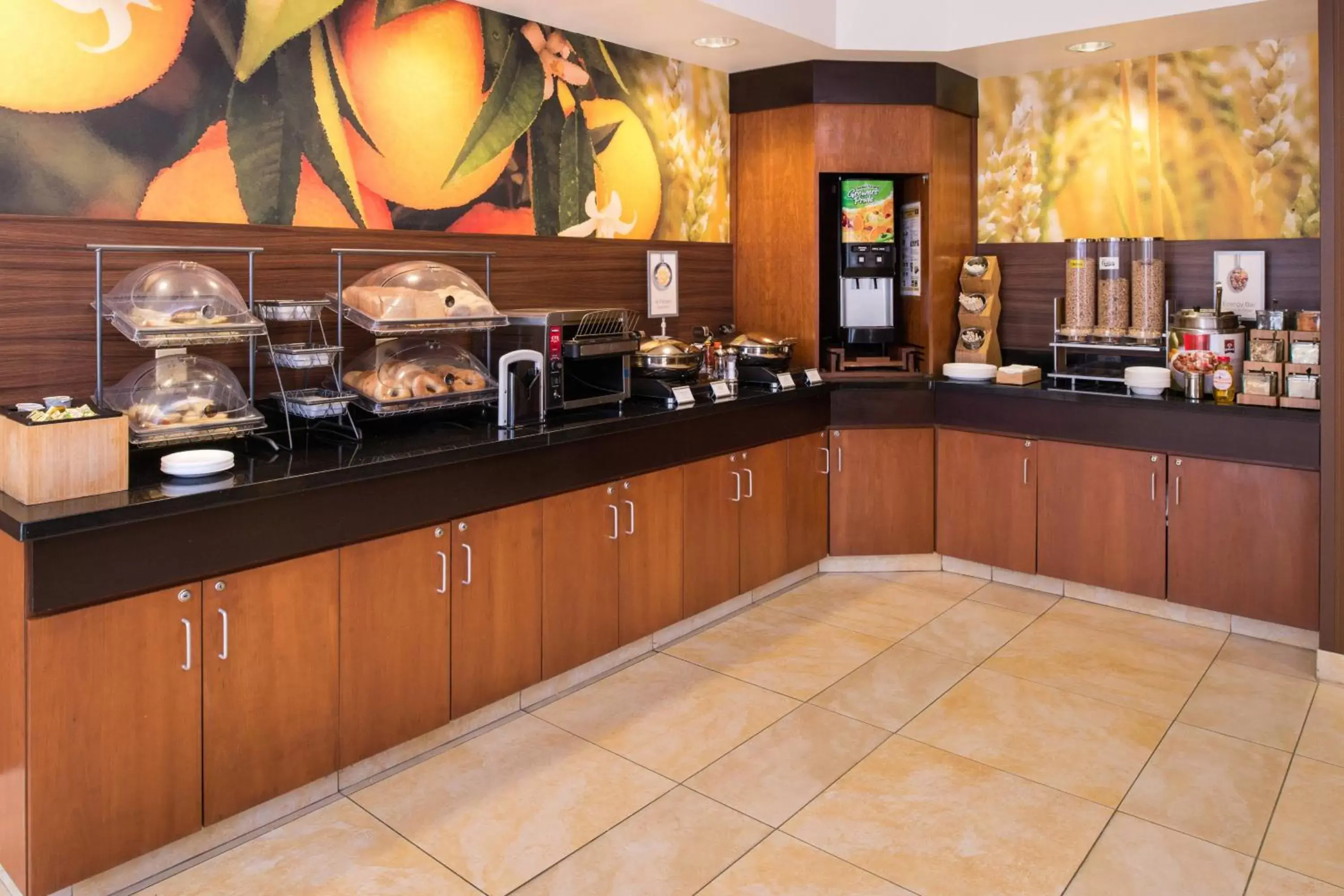 Breakfast, Restaurant/Places to Eat in Fairfield Inn and Suites by Marriott San Antonio Northeast / Schertz / RAFB