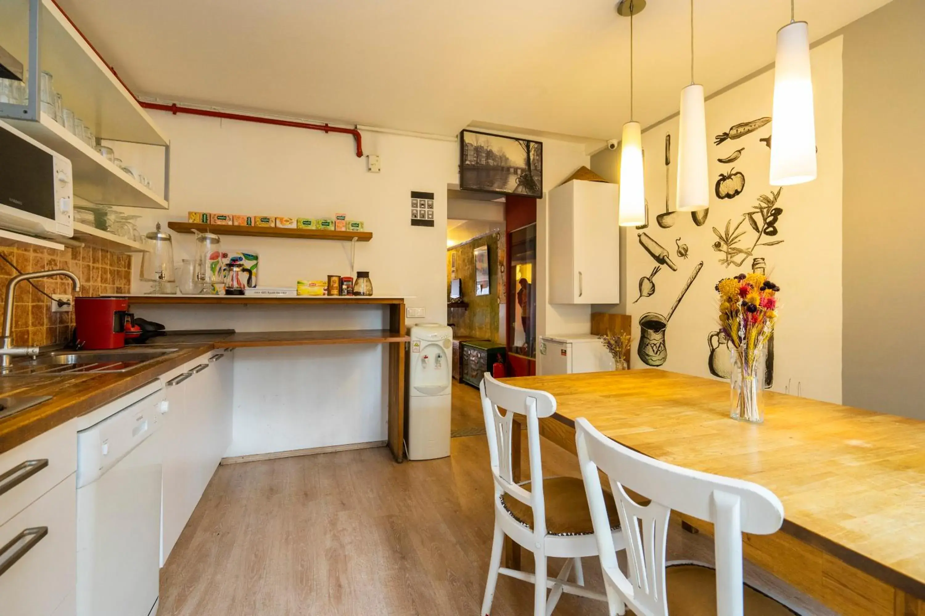 Communal kitchen in Taksim Alya Suites