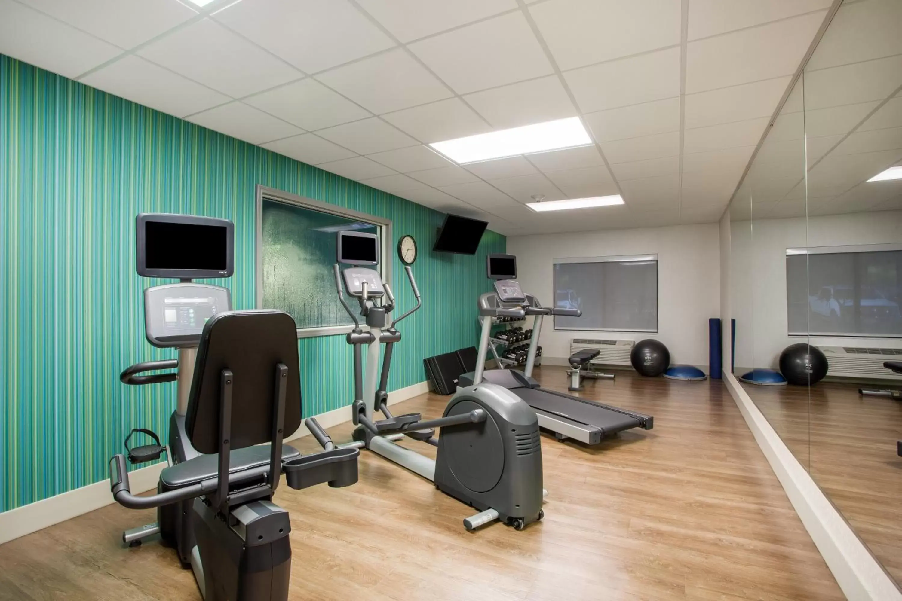 Fitness centre/facilities, Fitness Center/Facilities in Holiday Inn Express Hotel & Suites Lewisburg, an IHG Hotel