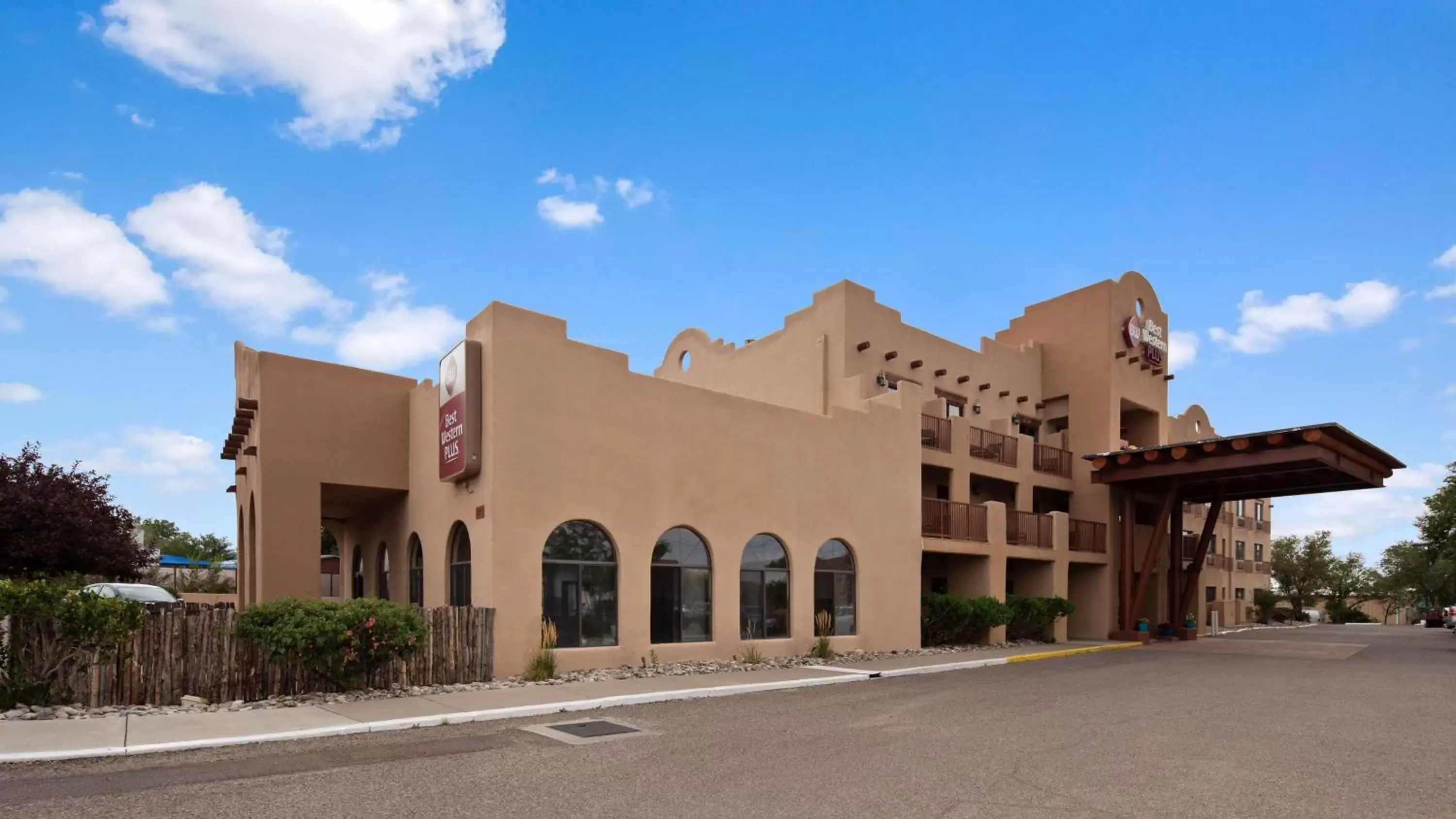 Property Building in Best Western Plus Inn of Santa Fe