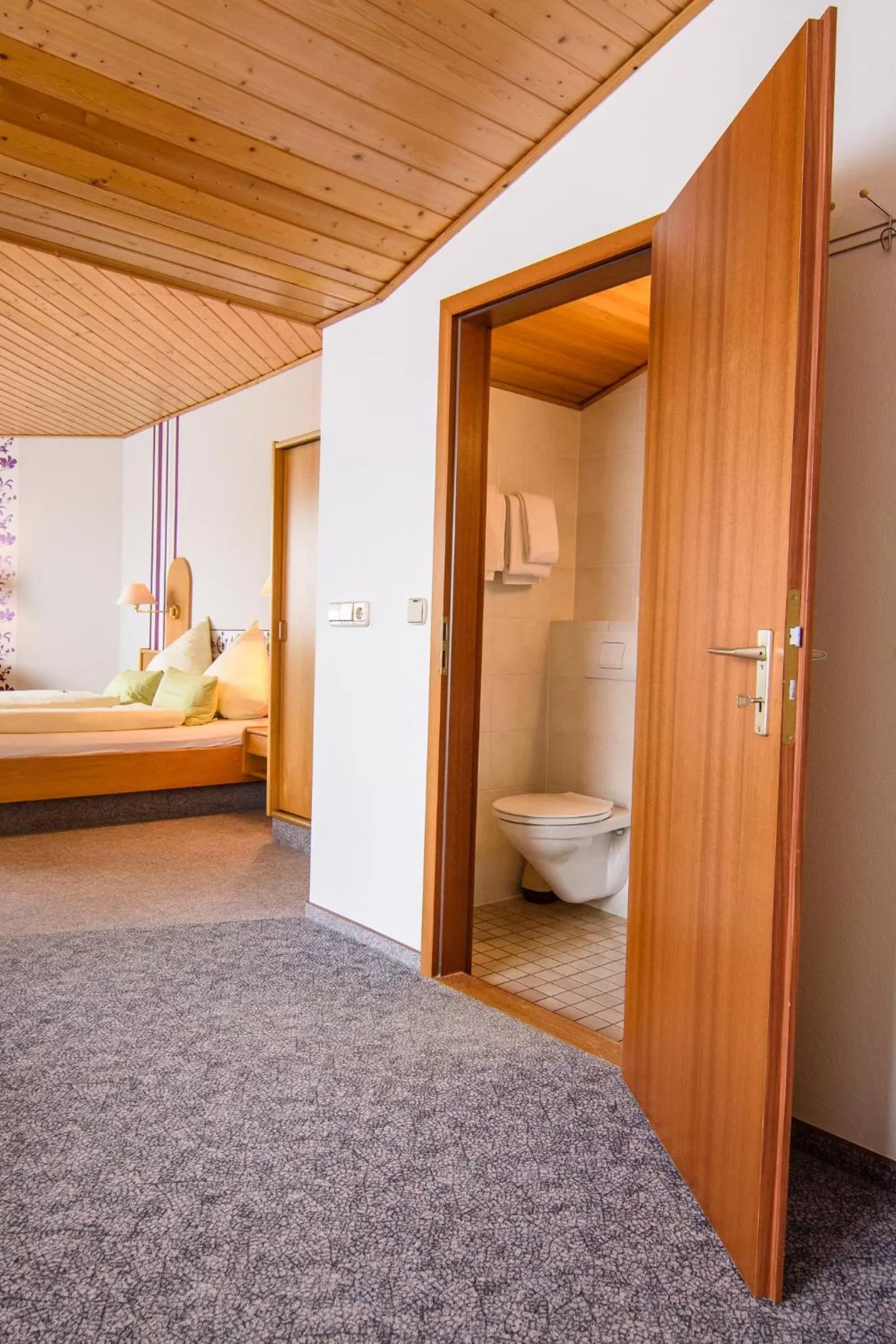 Bathroom, Bed in Landhotel Henkenhof Willingen