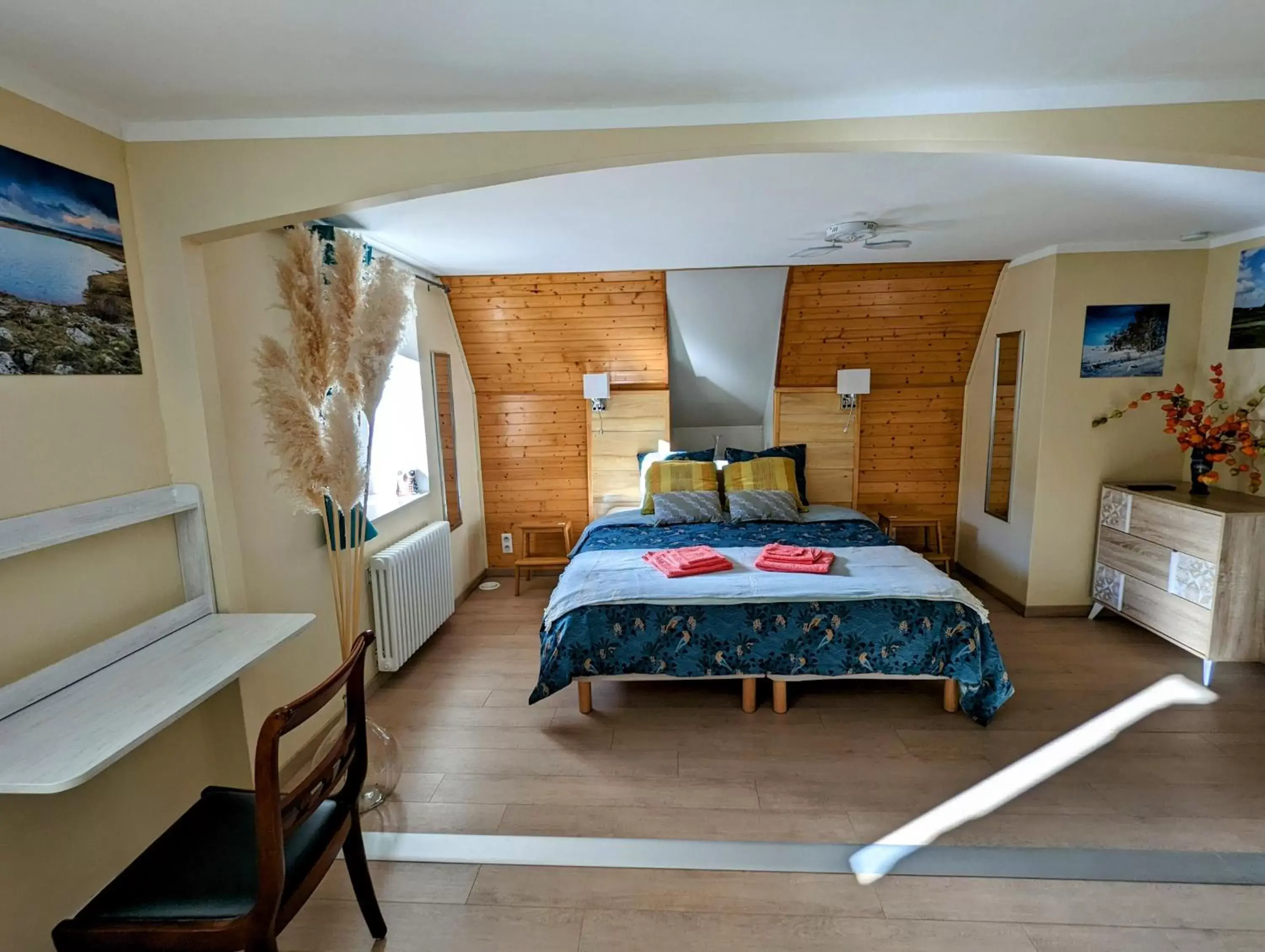 Bedroom, Bed in Chambres et table d'hôtes Le Lepadou-Bas