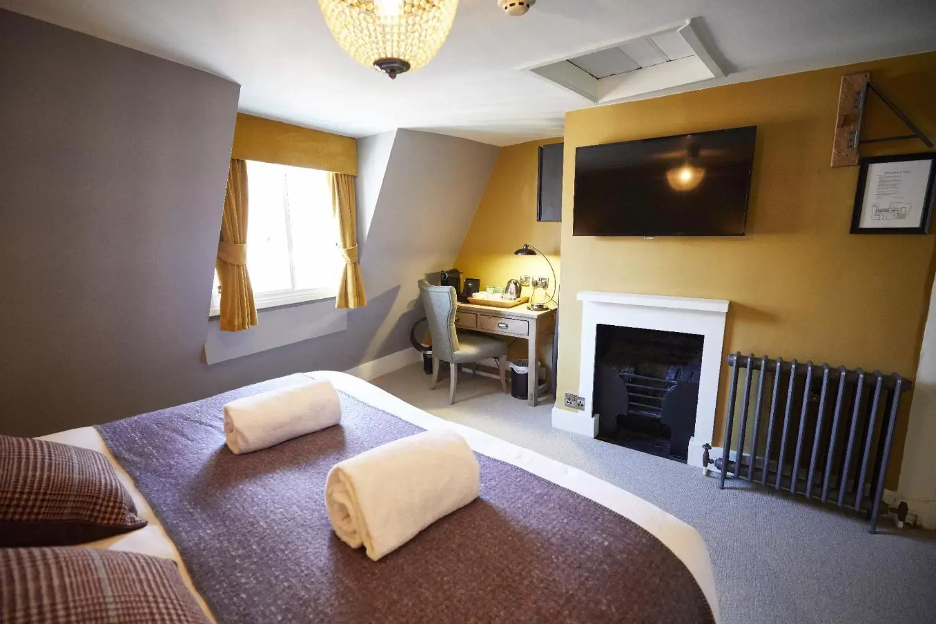 Photo of the whole room, TV/Entertainment Center in Wykeham Arms