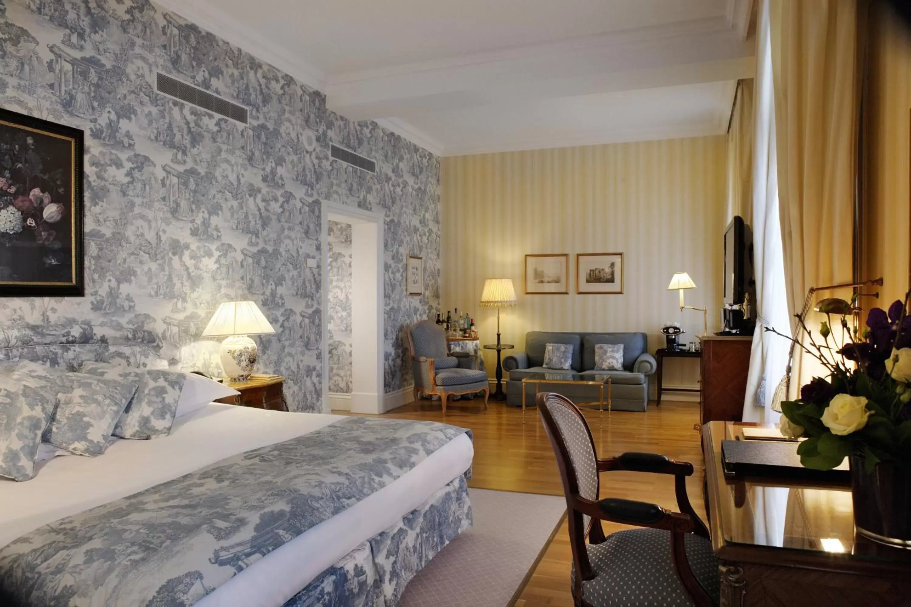 Bedroom, Seating Area in InterContinental Amstel Amsterdam, an IHG Hotel