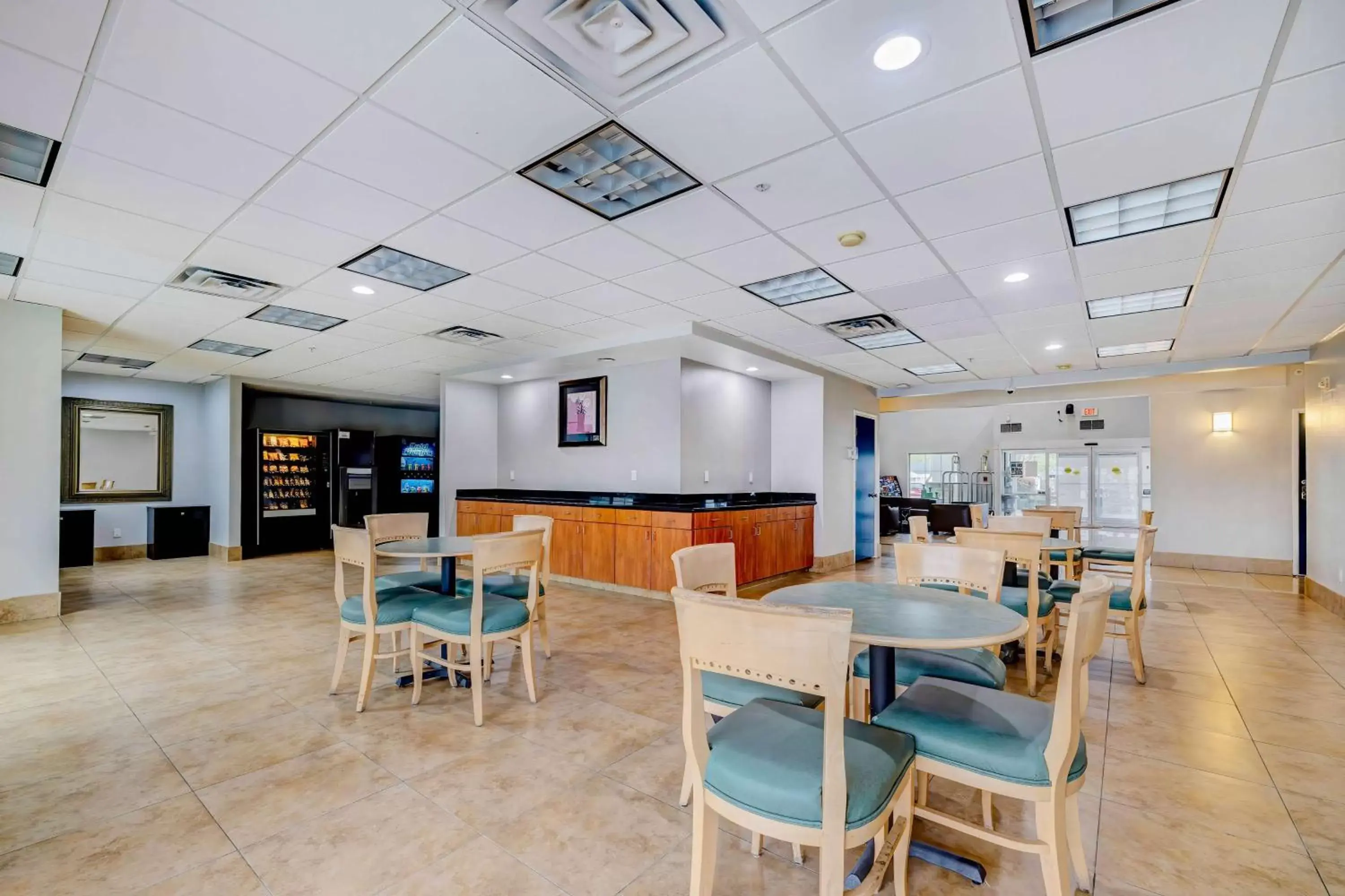 Lobby or reception, Restaurant/Places to Eat in Motel 6-Mesquite, TX - Balch Springs