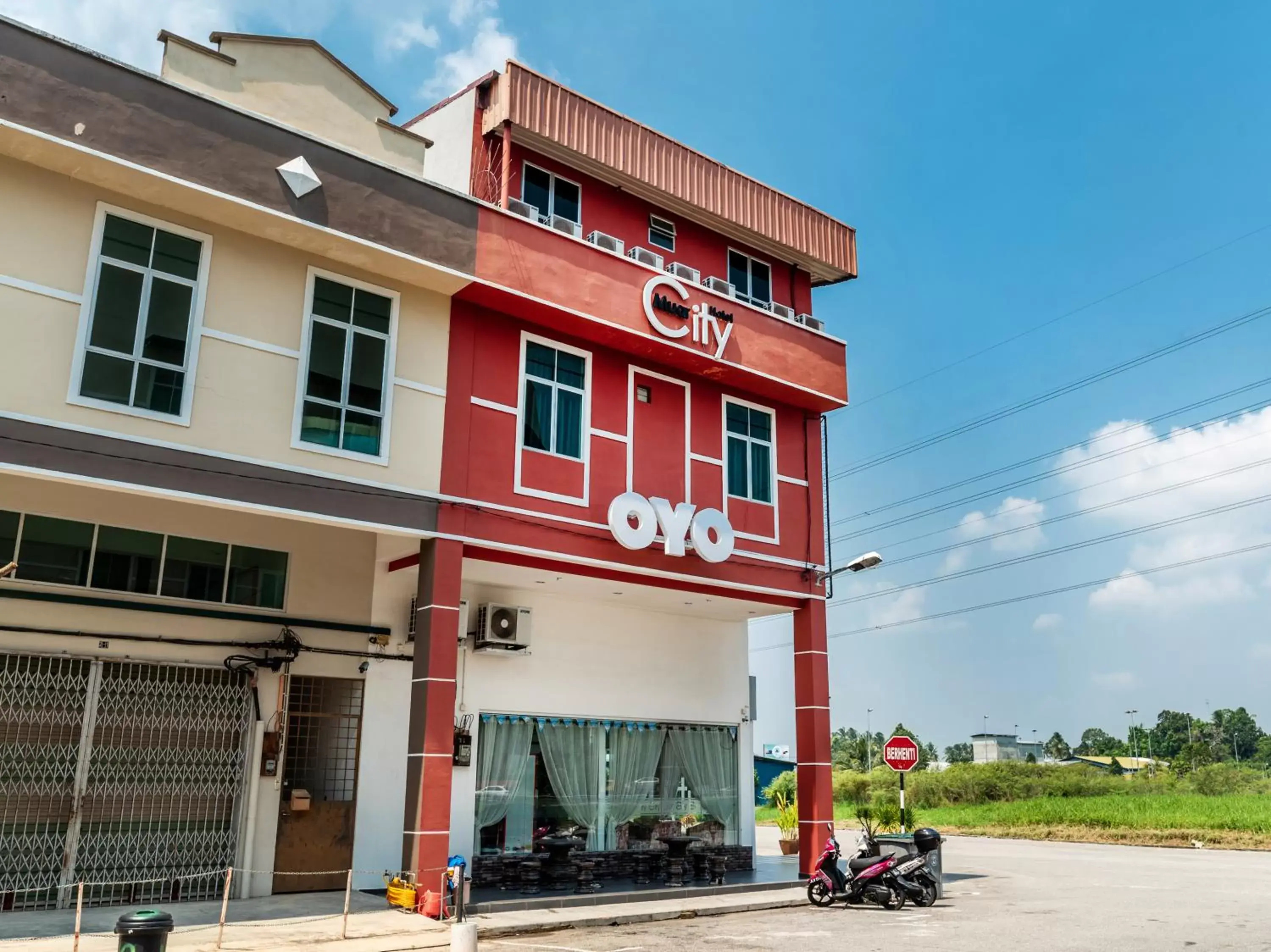 Property Building in OYO 756 Muar City Hotel